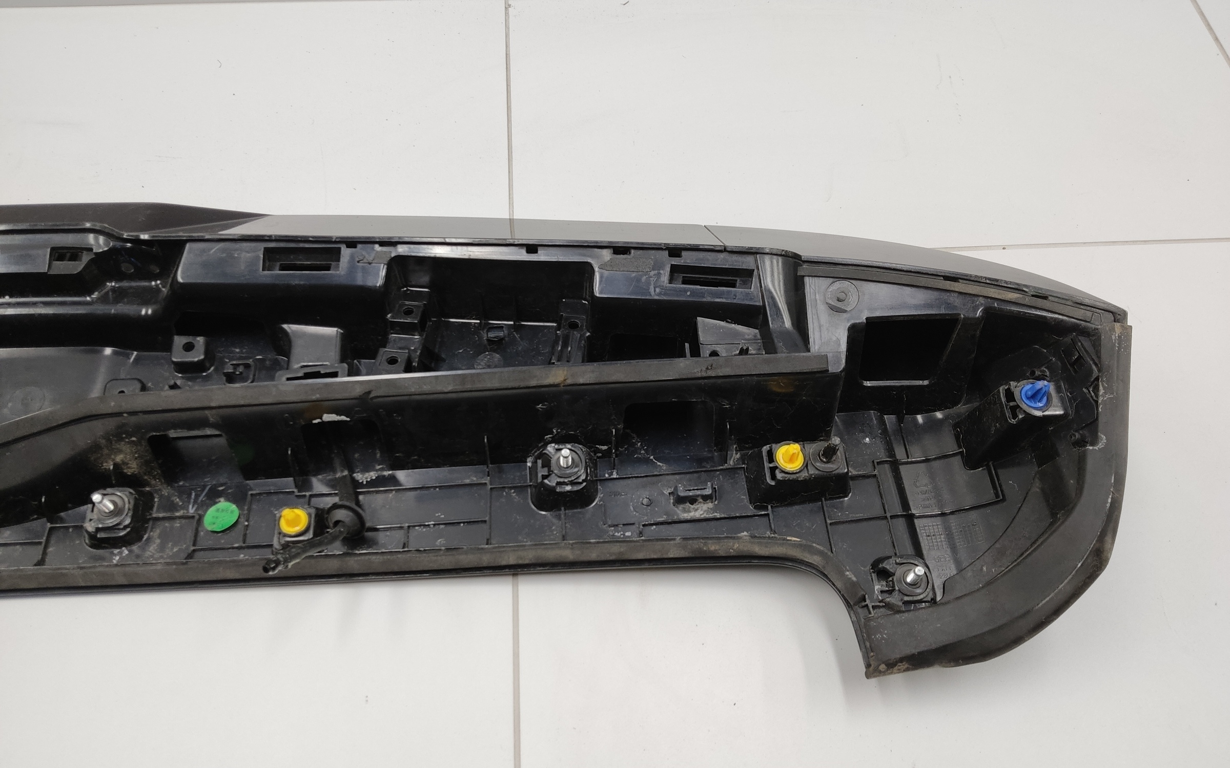 Спойлер крышки багажника Geely Atlas 2