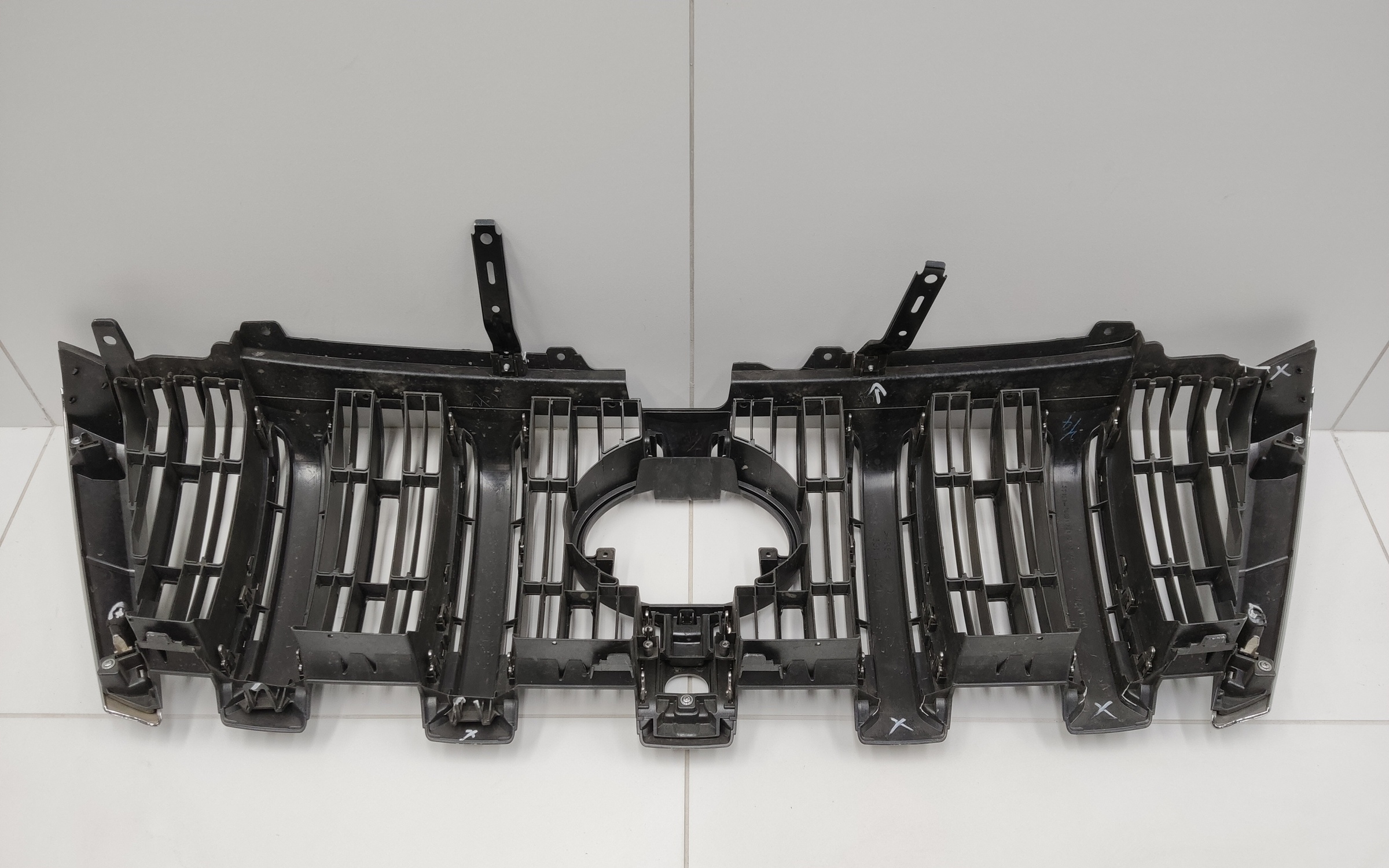 Решетка радиатора Toyota Land Cruiser Prado 150 Restail 1