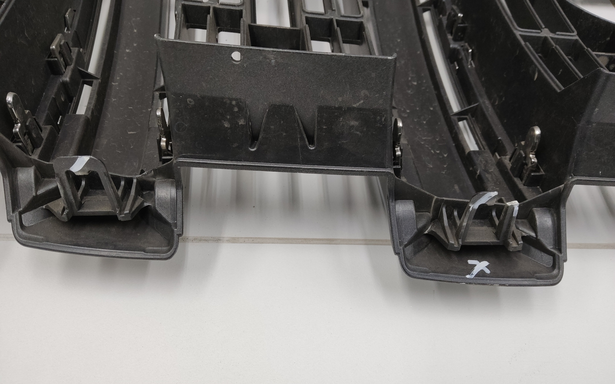 Решетка радиатора Toyota Land Cruiser Prado 150 Restail 1