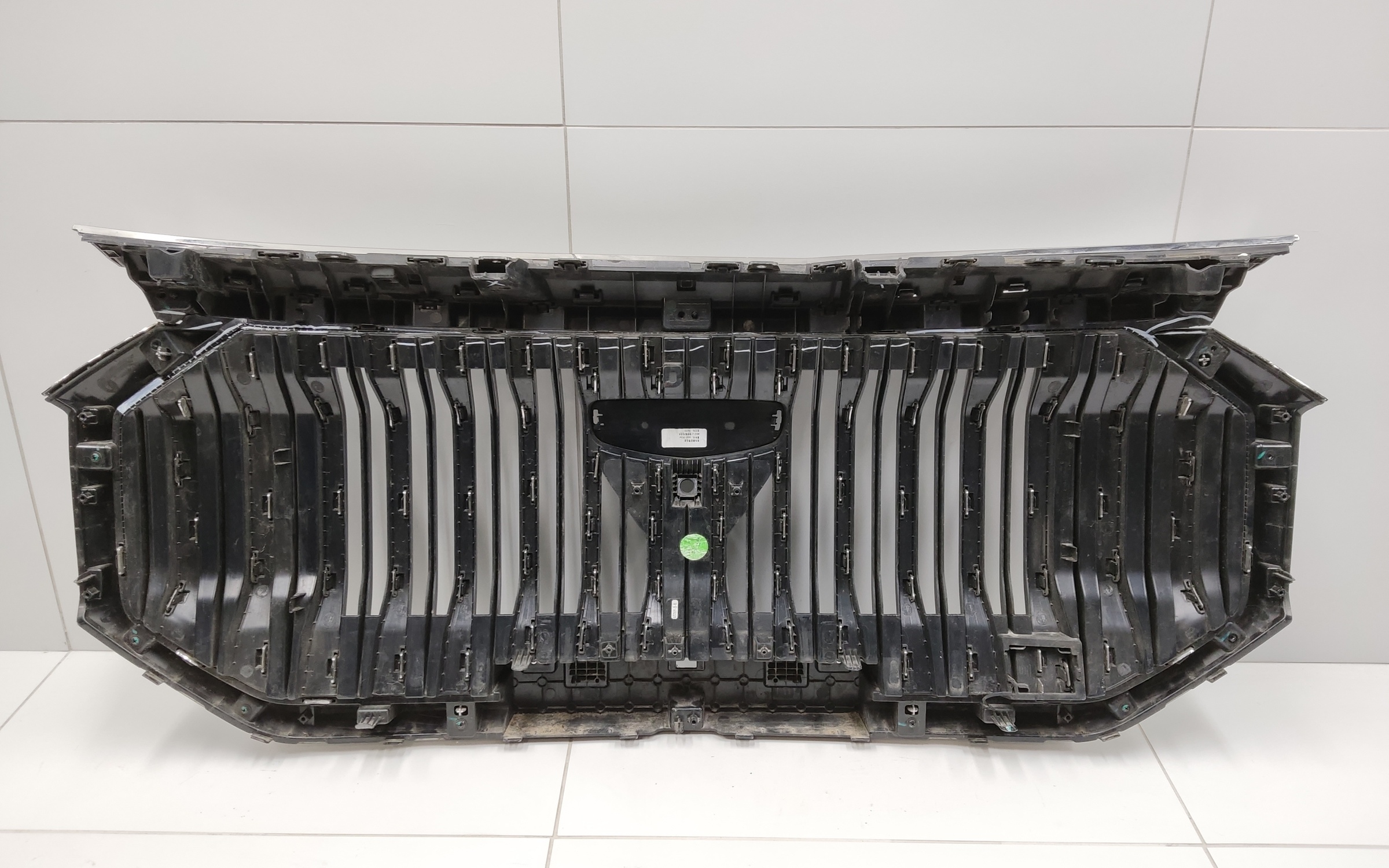 Решетка радиатора Geely Okavango под камеру