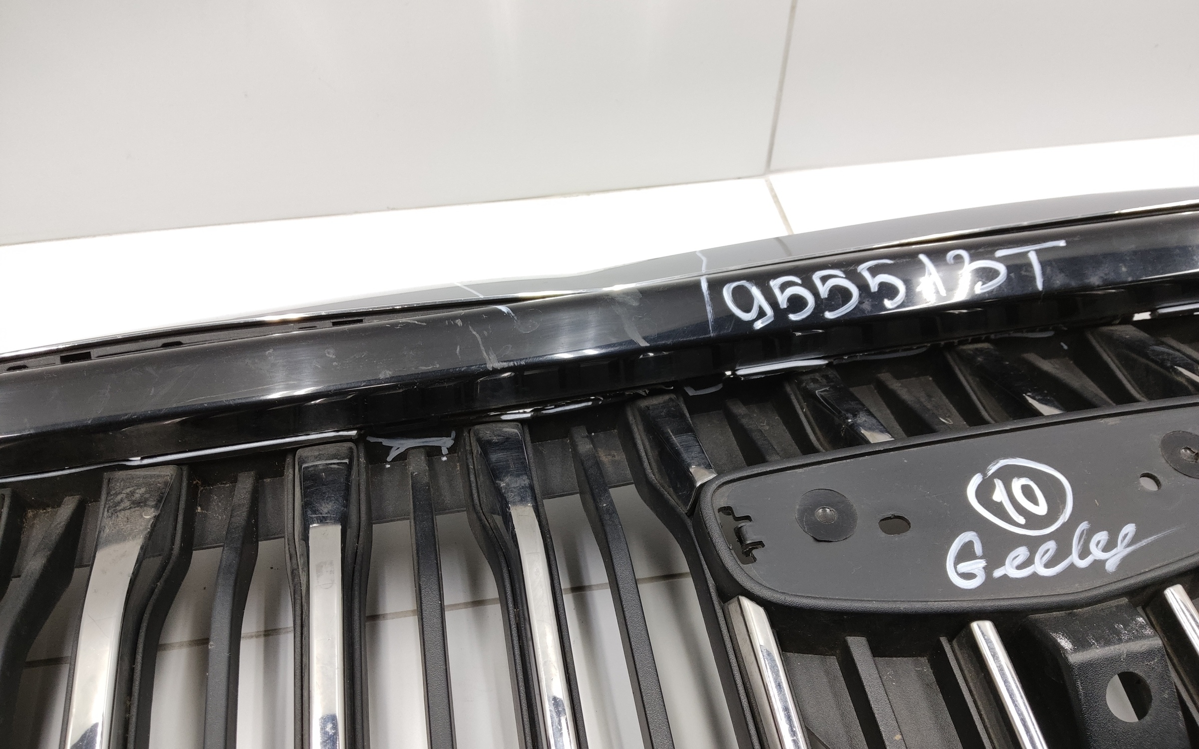 Решетка радиатора Geely Okavango под камеру