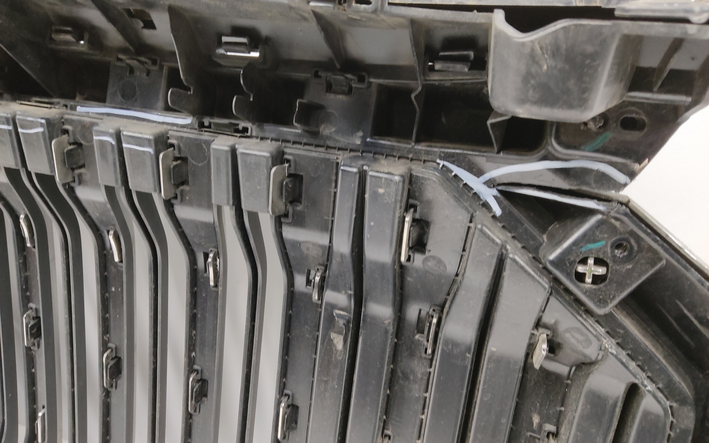 Решетка радиатора Geely Okavango под камеру