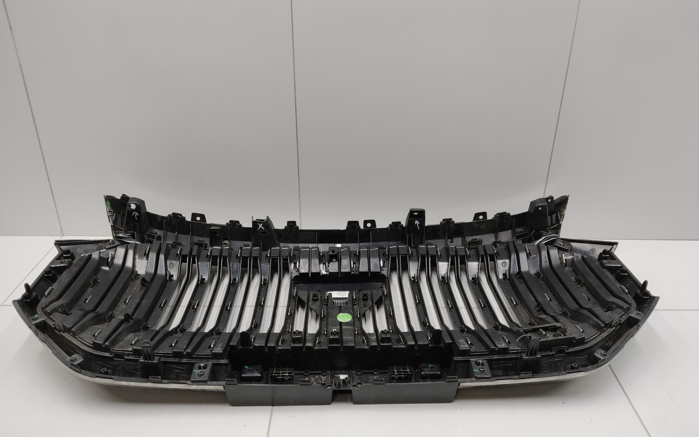 Решетка радиатора Geely Okavango под камеру