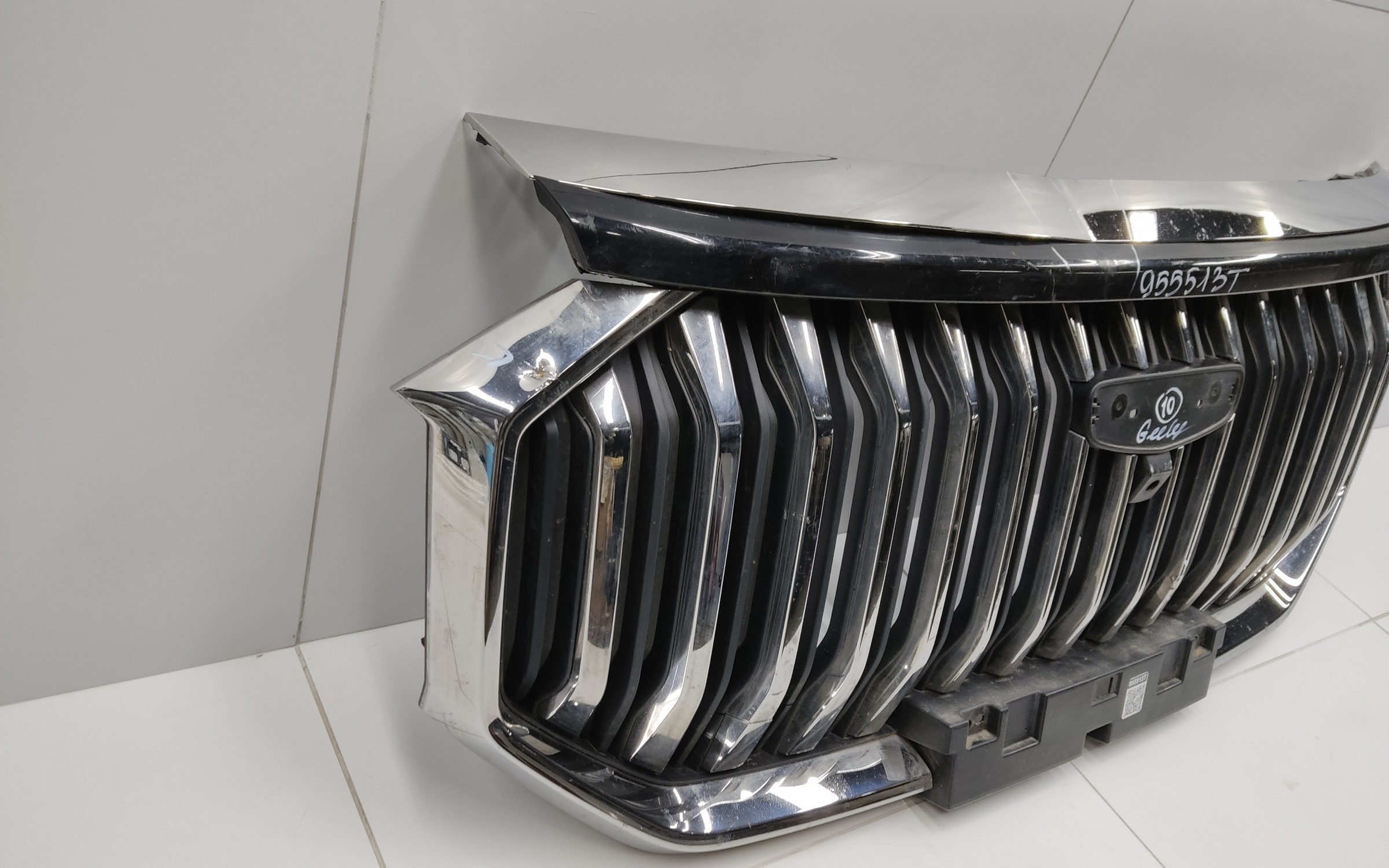 Решетка радиатора Geely Okavango под камеру