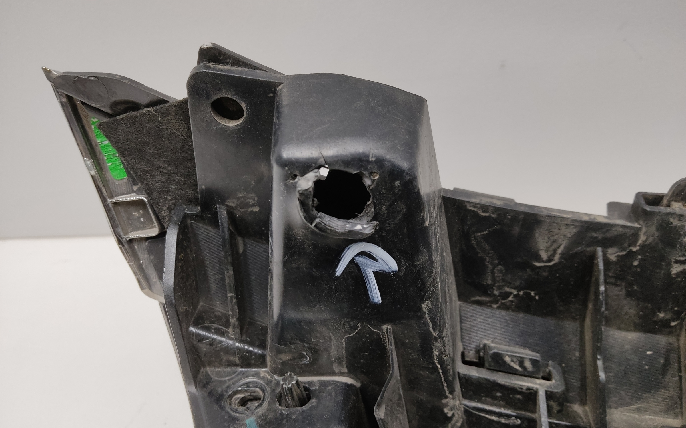 Решетка радиатора Geely Okavango под камеру