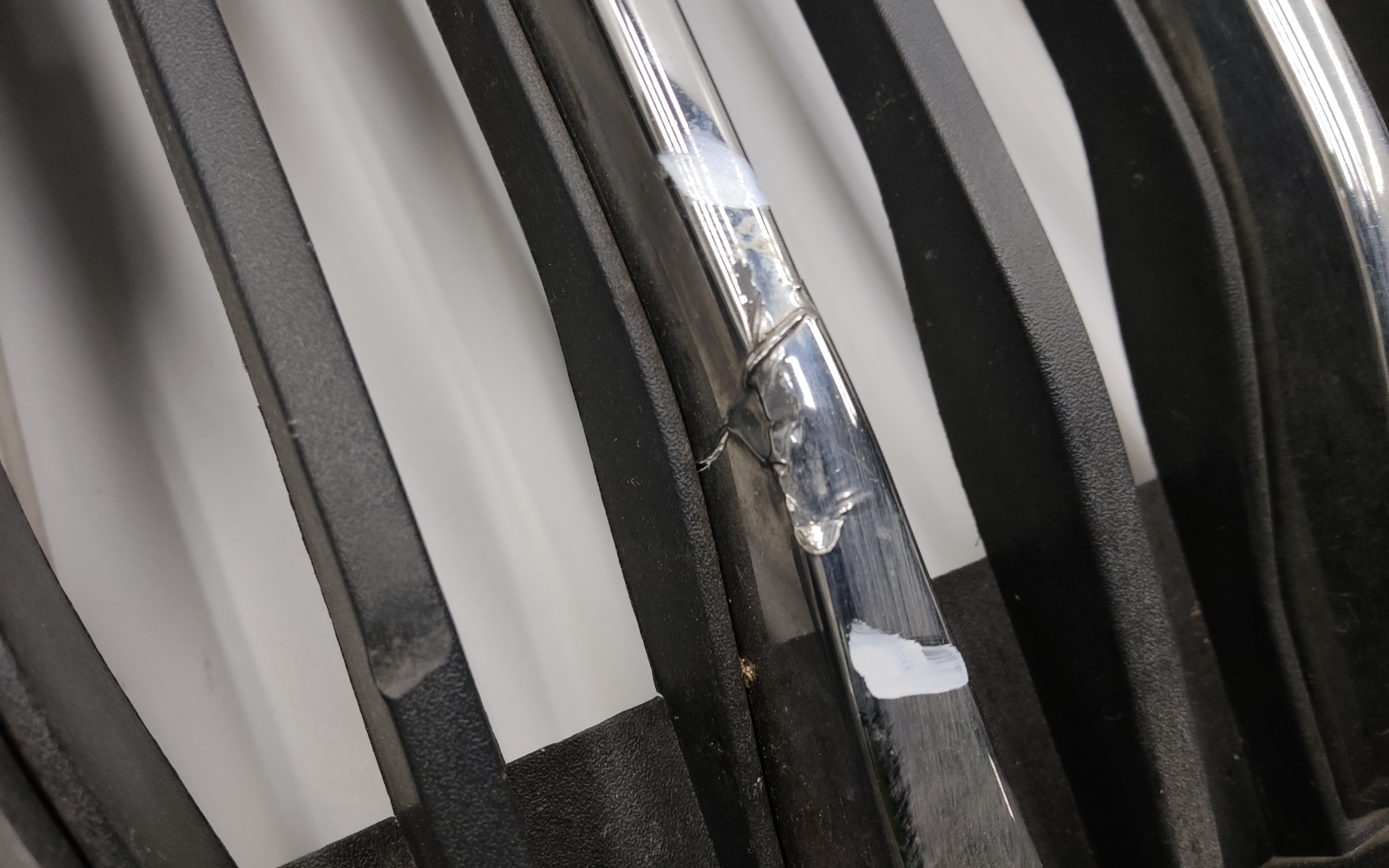 Решетка радиатора Geely Okavango под камеру