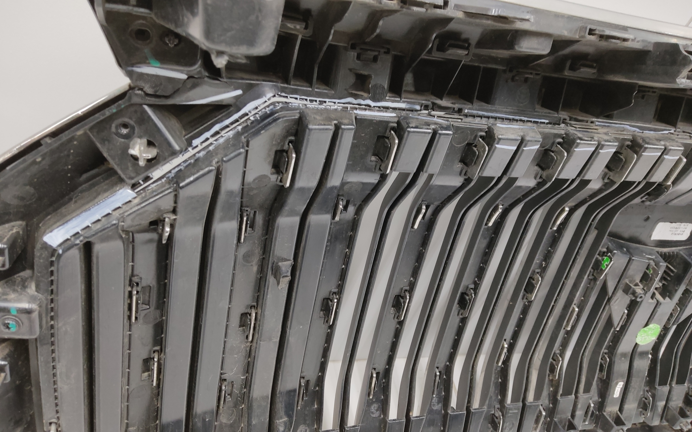 Решетка радиатора Geely Okavango под камеру