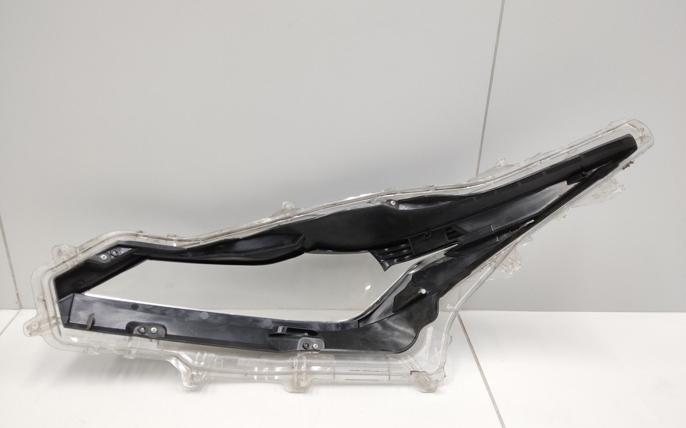 Стекло фары передней правой Toyota Corolla E210