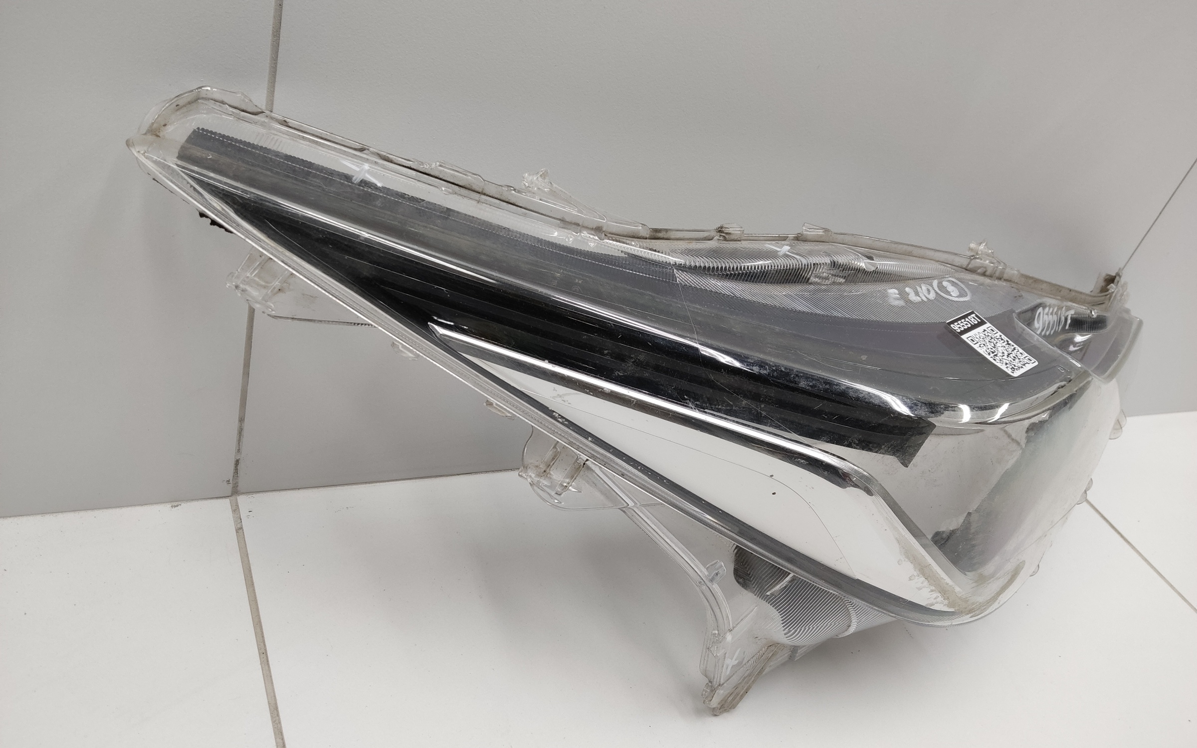 Стекло фары передней правой Toyota Corolla E210