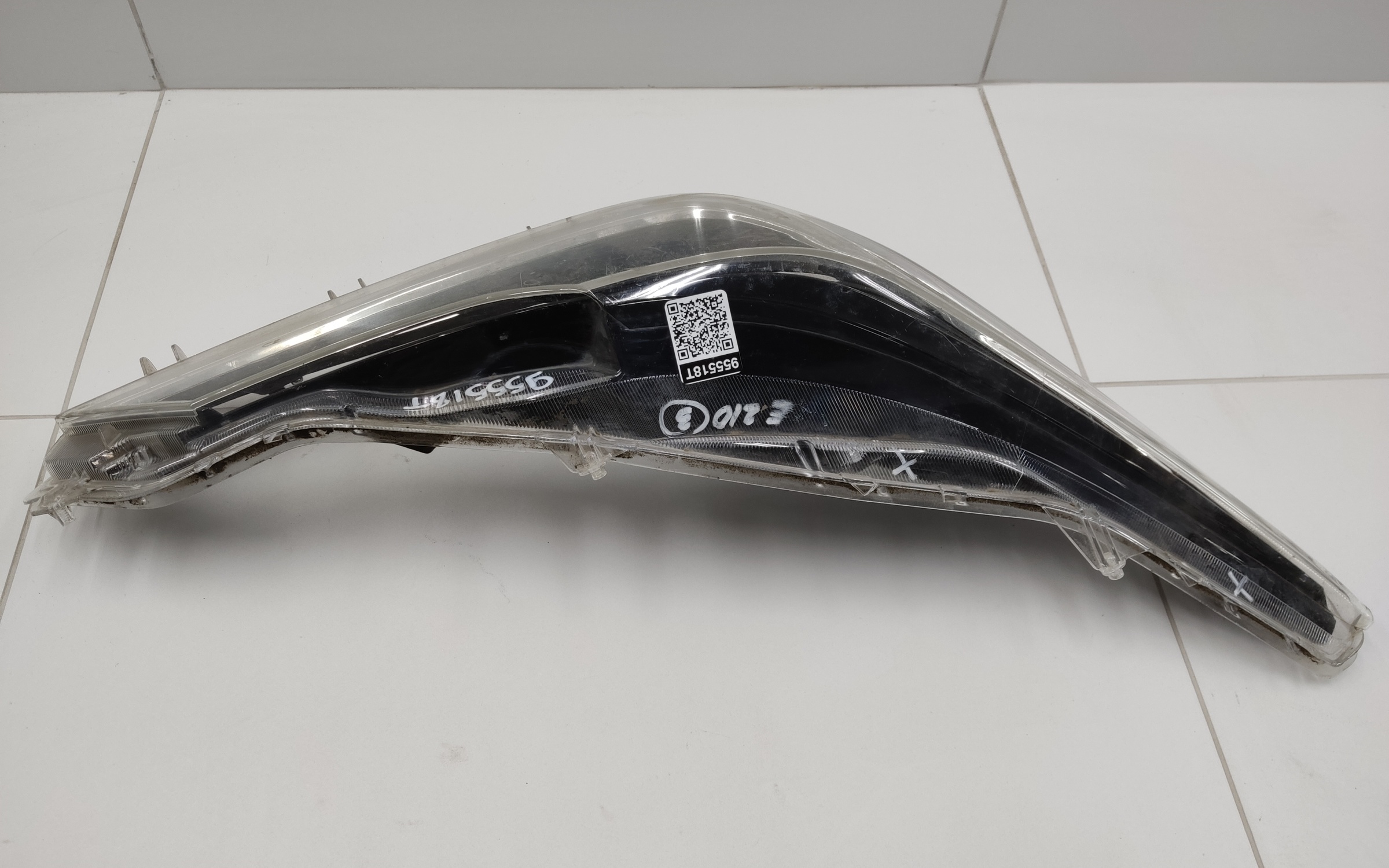 Стекло фары передней правой Toyota Corolla E210