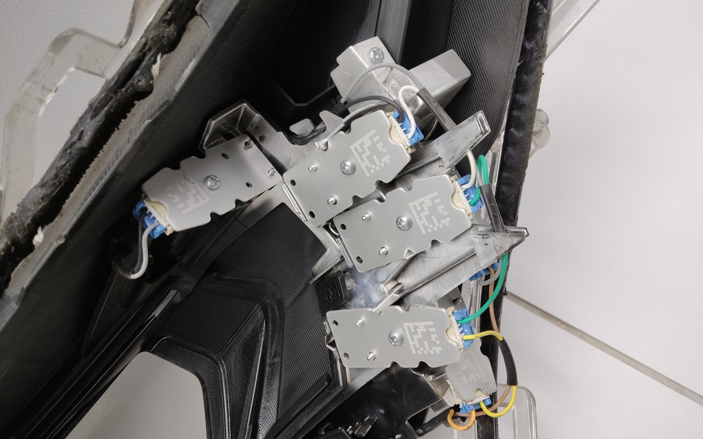 Стекло фары передней правой Toyota RAV4 XA50