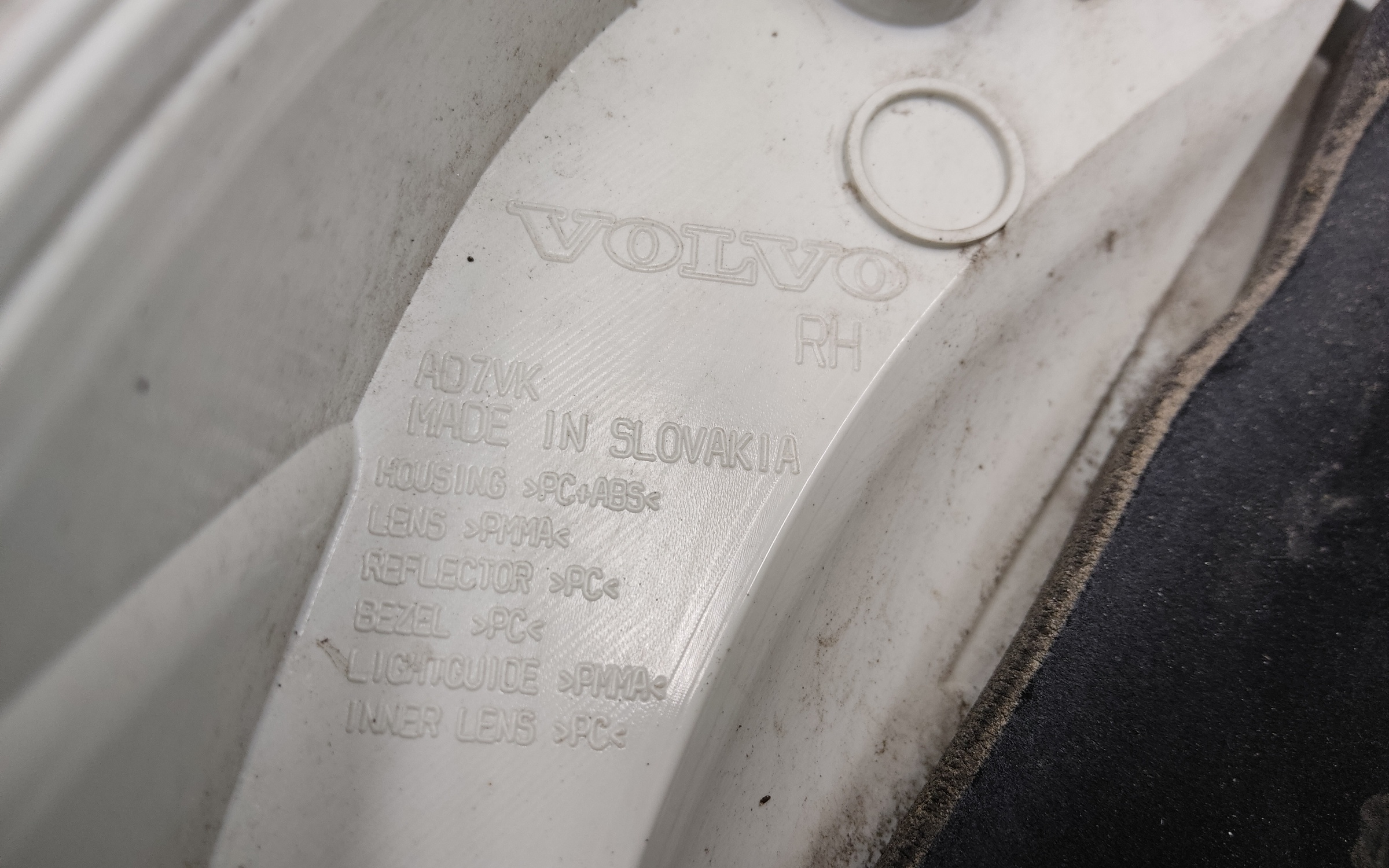 Фонарь задний правый наружный Volvo XC70 2 Restail