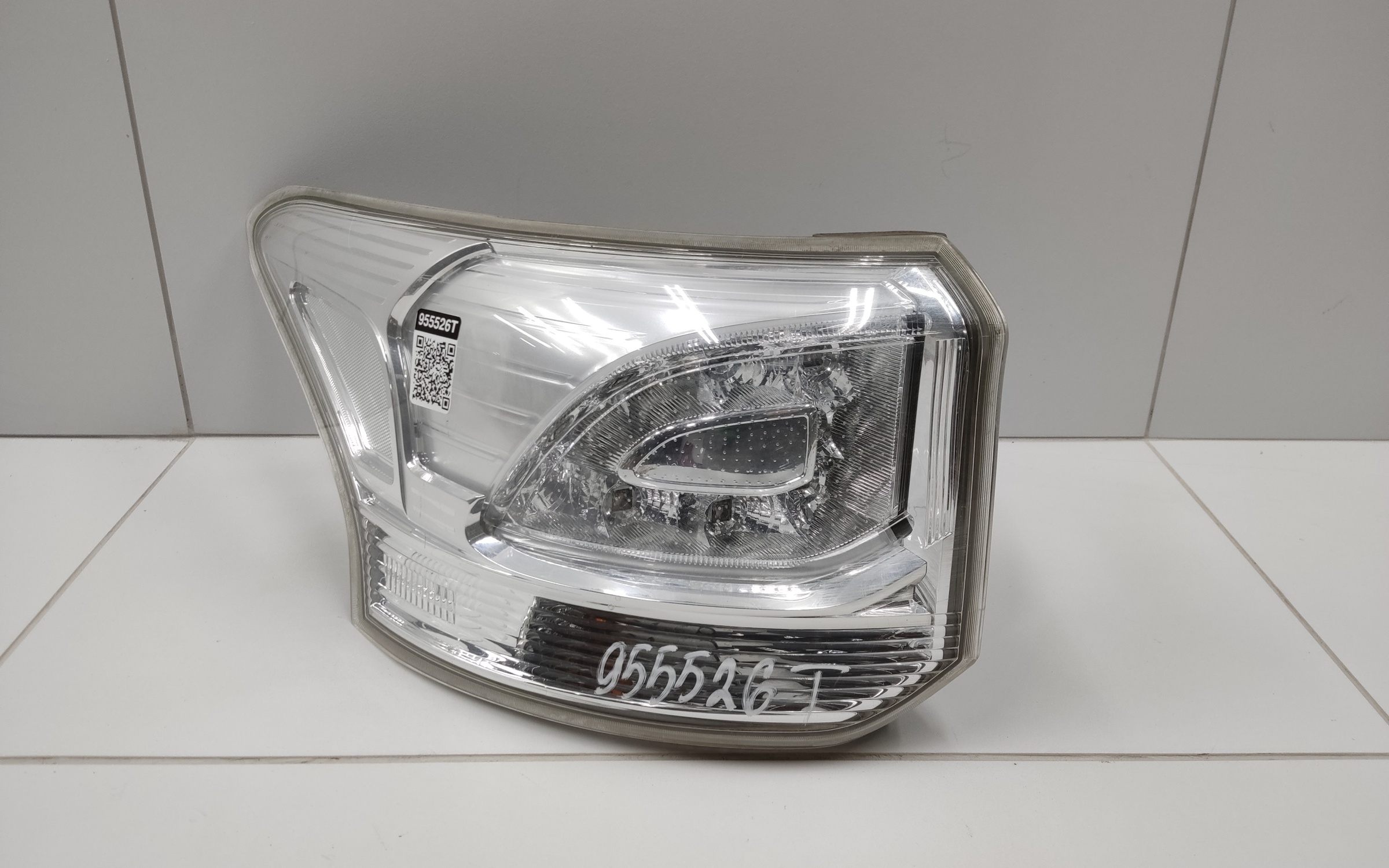 Фонарь задний левый наружный Mitsubishi Outlander 3  LED