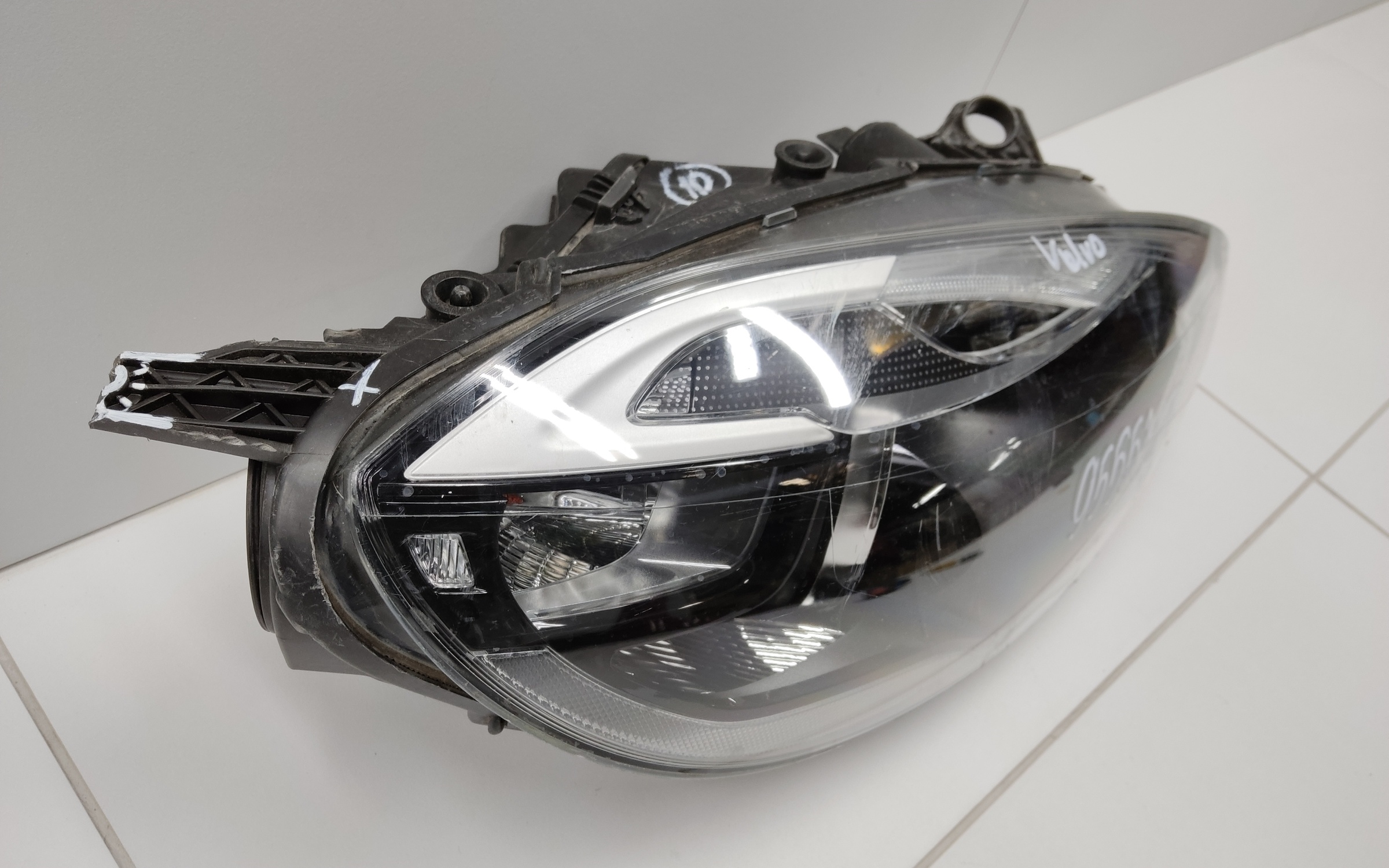 Фара передняя правая Volvo V40 Cross Country галоген