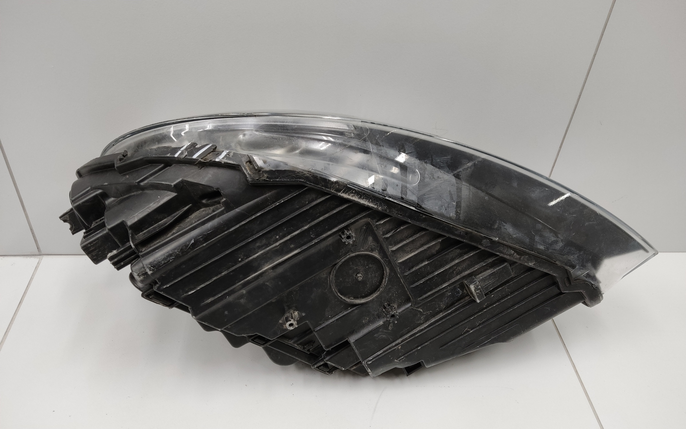 Фара передняя правая Volvo V40 Cross Country галоген