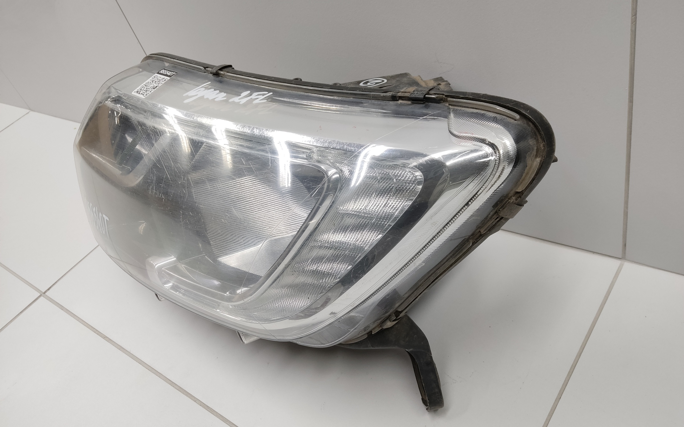 Фара передняя левая Renault Logan 2 Restail галоген с ДХО