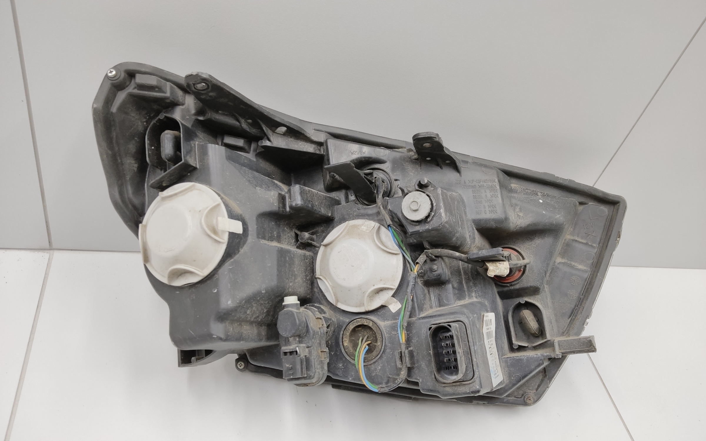 Фара передняя левая Lada Vesta 1 галоген