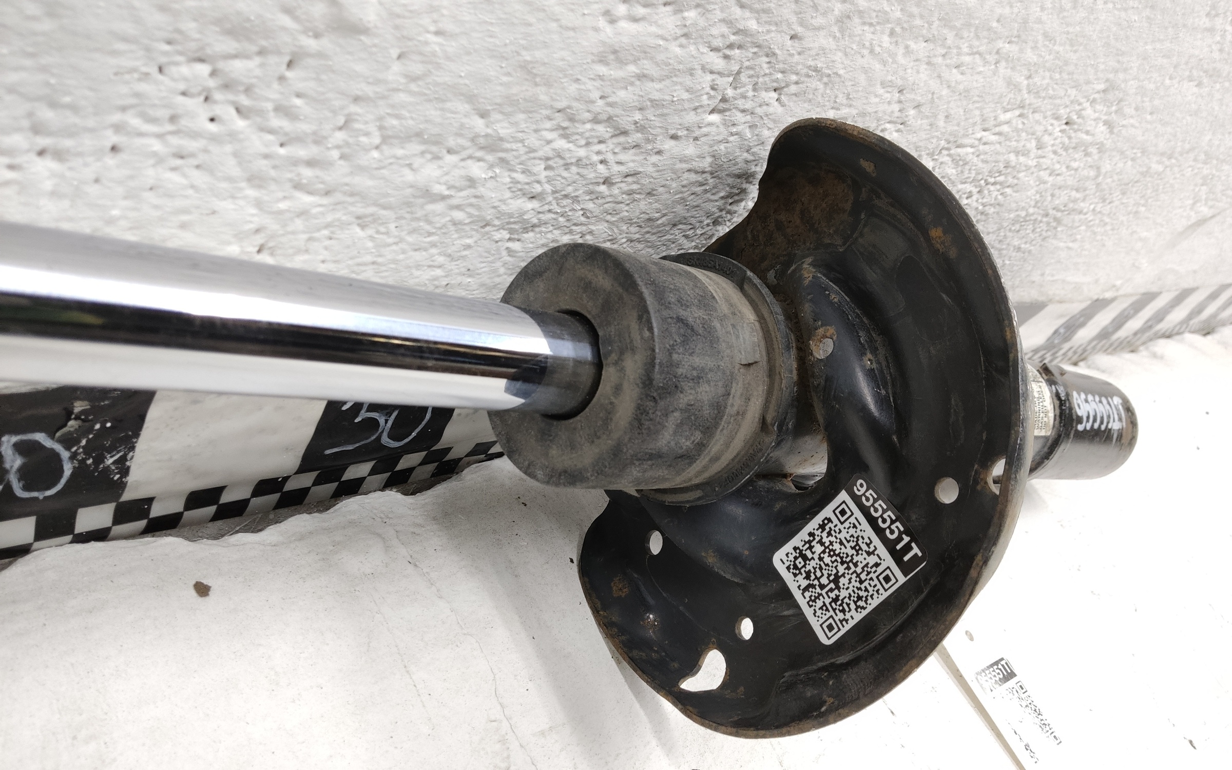 Амортизатор передней подвески правый Volvo XC40