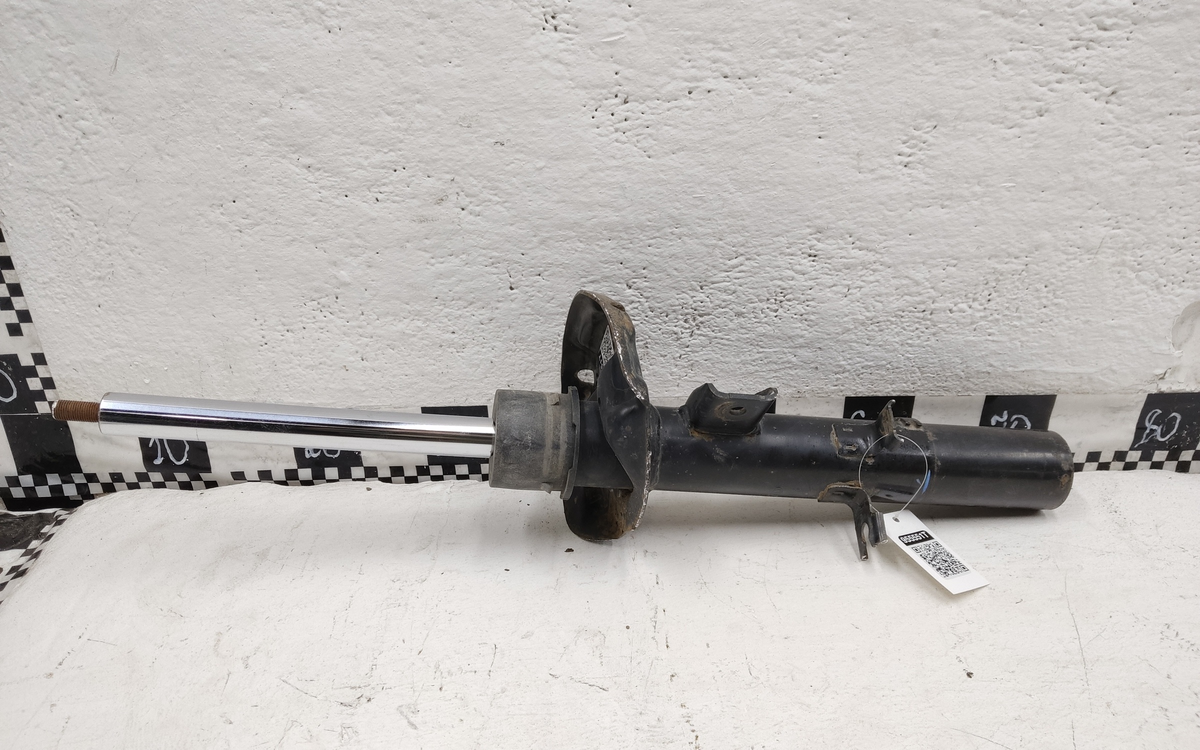 Амортизатор передней подвески правый Volvo XC40