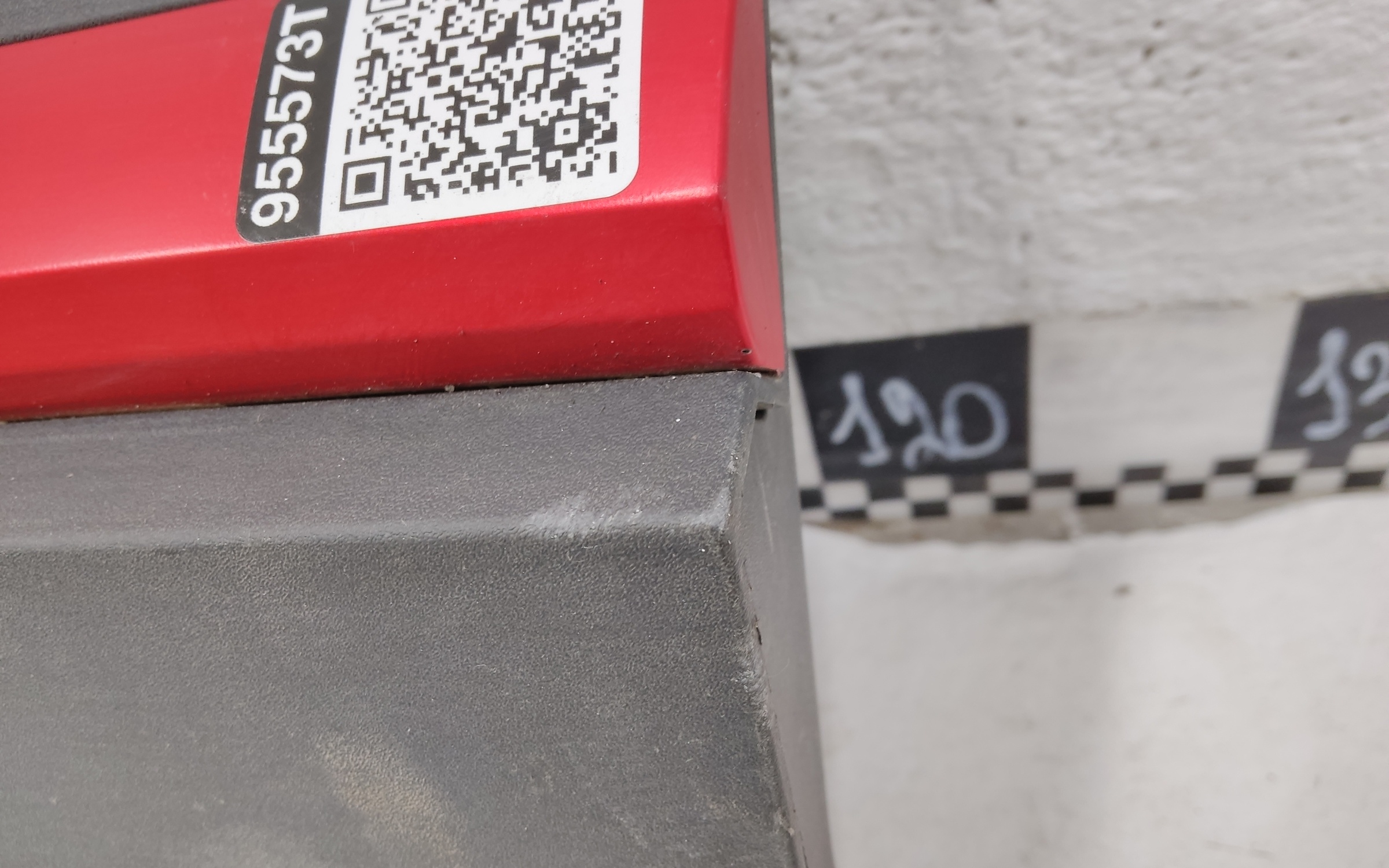 Накладка двери передней левой Changan CS35Plus