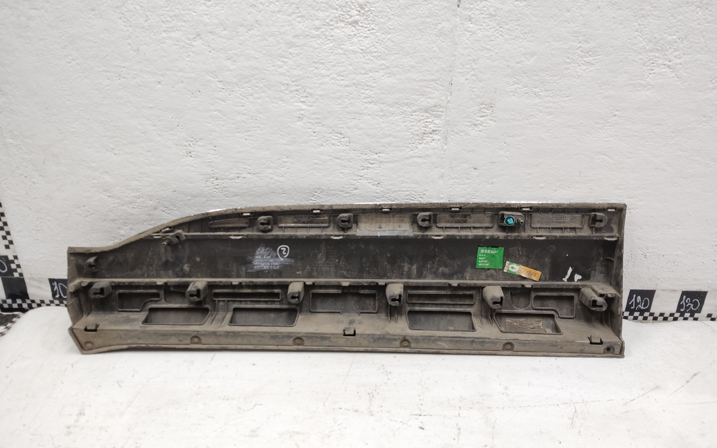 Накладка двери передней правой Chery Tiggo 8 Pro