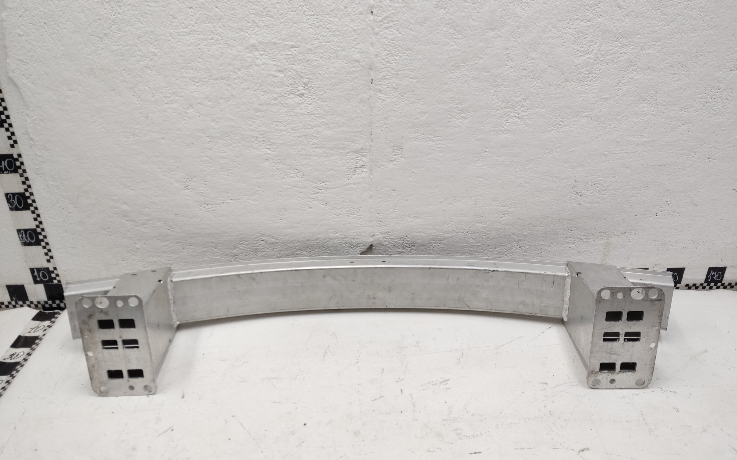 Усилитель переднего бампера Voyah Dream