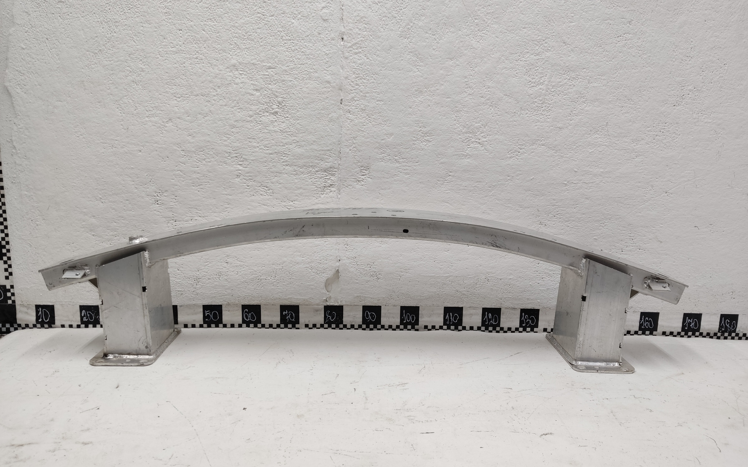 Усилитель переднего бампера Voyah Dream