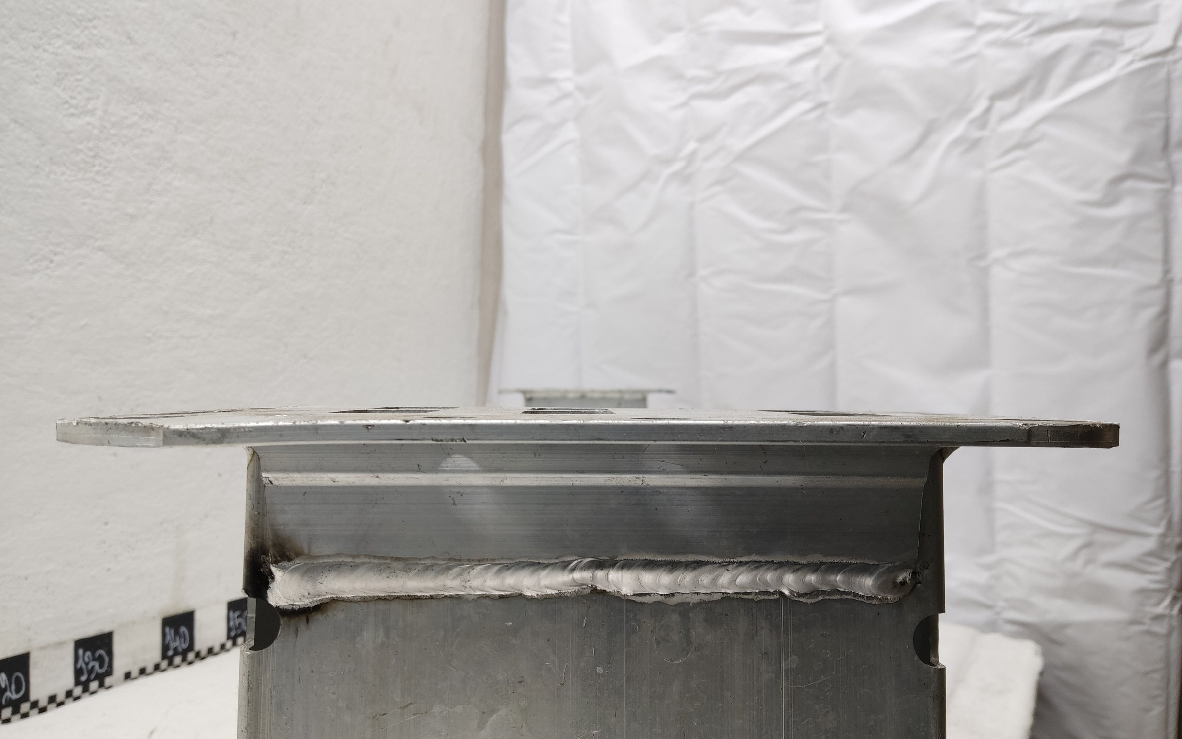 Усилитель переднего бампера Voyah Dream