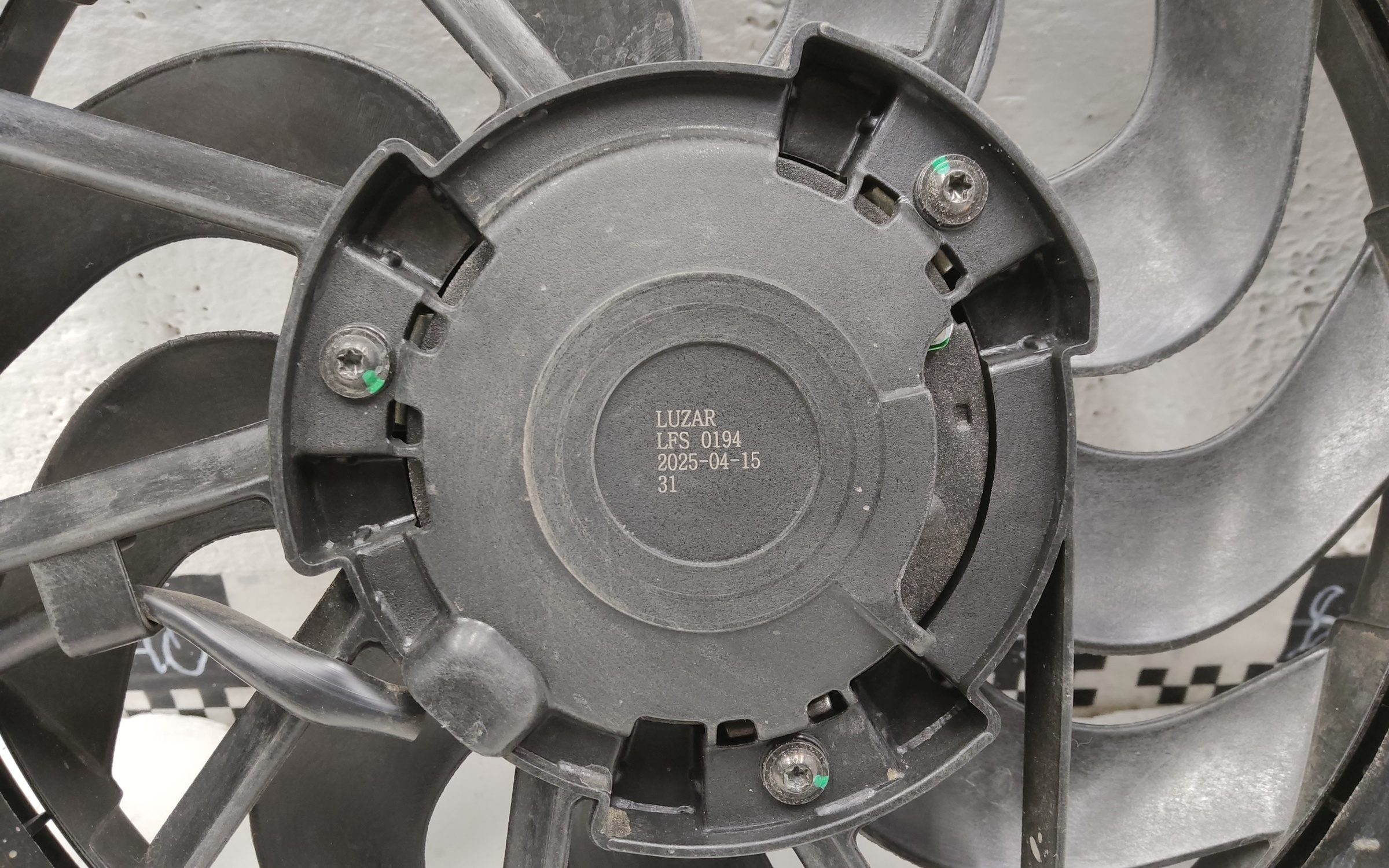 Диффузор вентилятора радиатора Lada Granta "LUZAR"