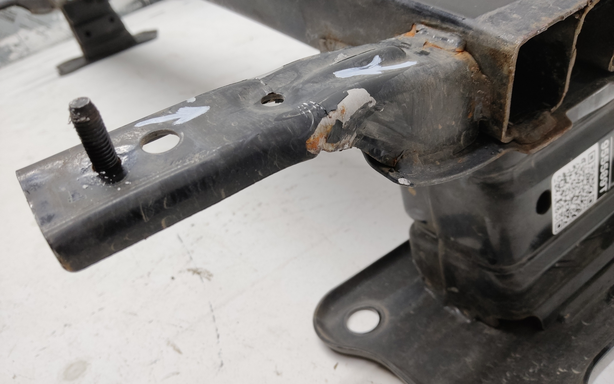 Усилитель переднего бампера металл KIA Sportage 4