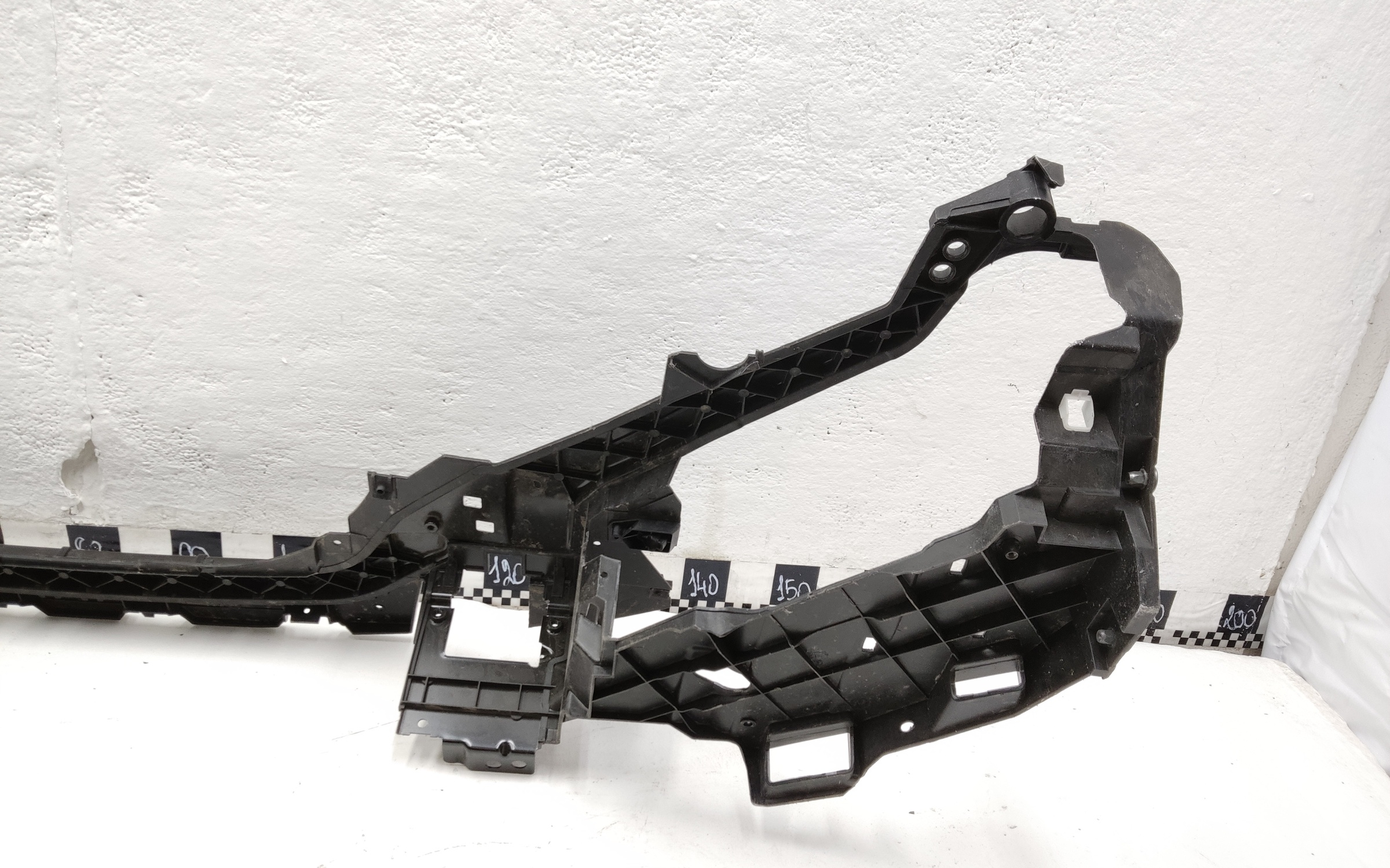 Панель передняя Volvo V40 2