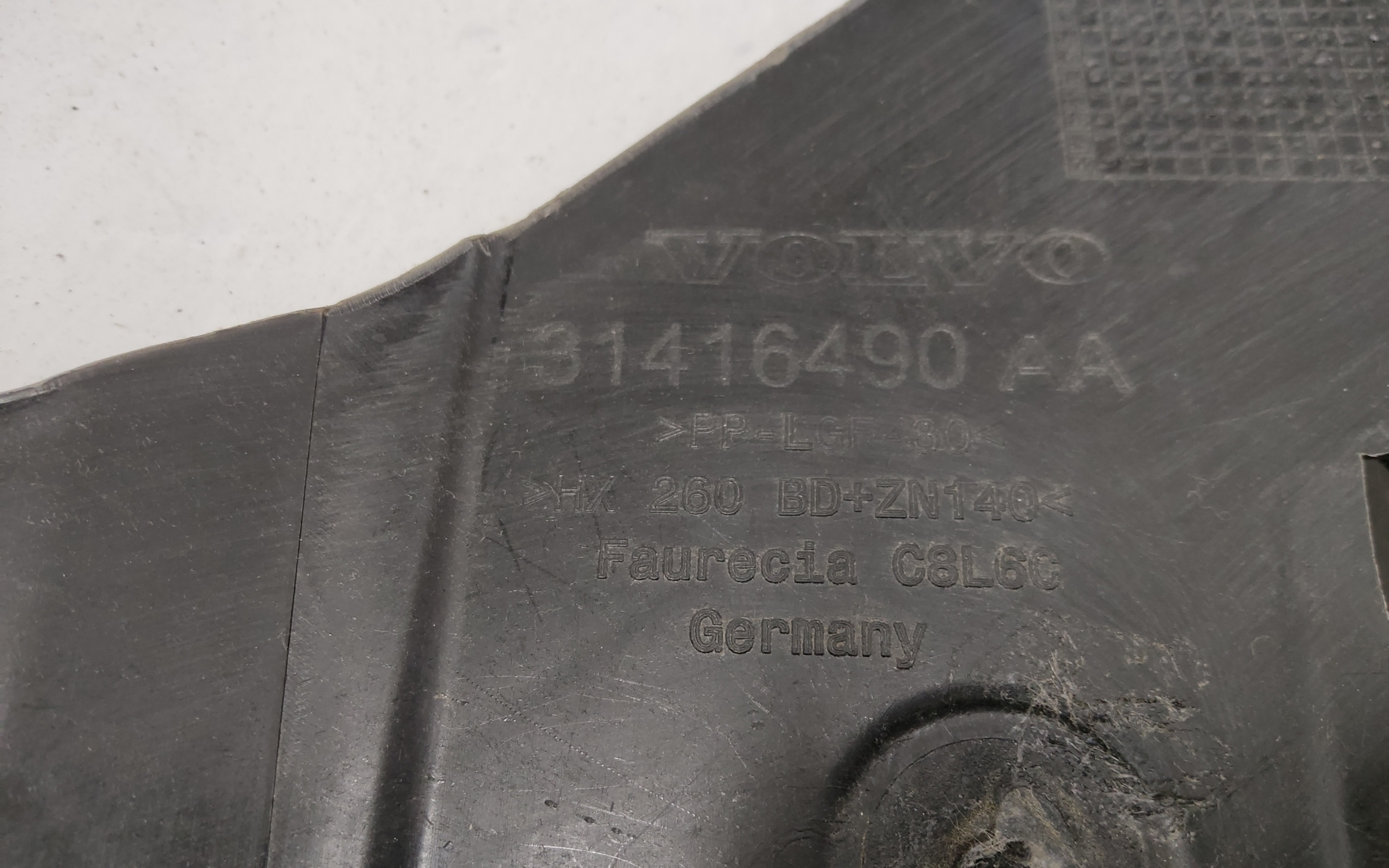 Панель передняя Volvo V40 2