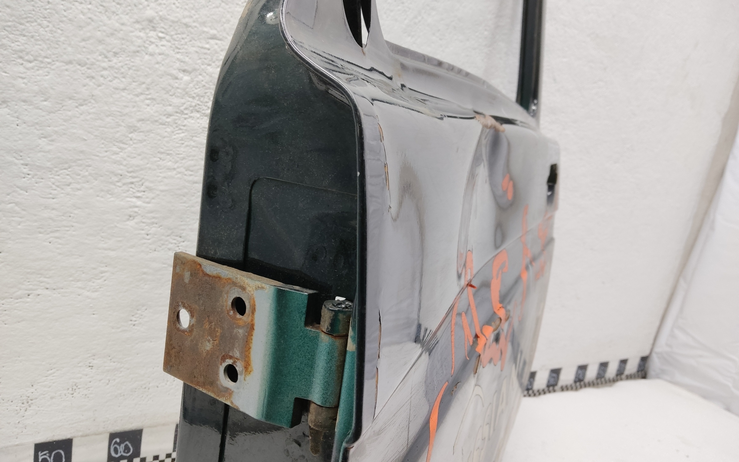 Дверь передняя левая Niva 2121