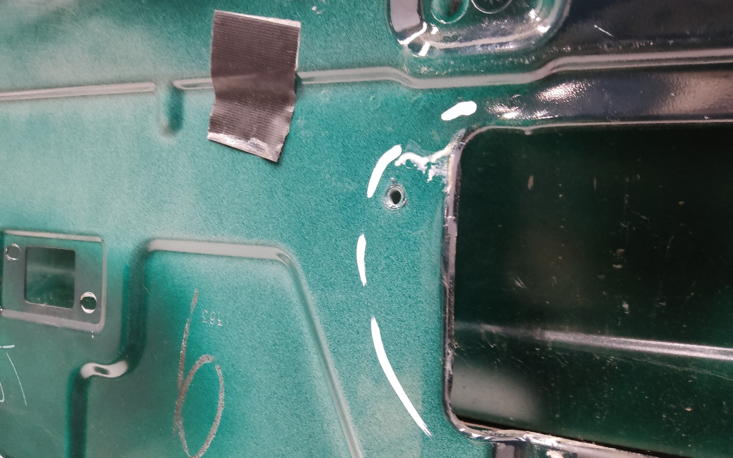 Дверь передняя левая Niva 2121