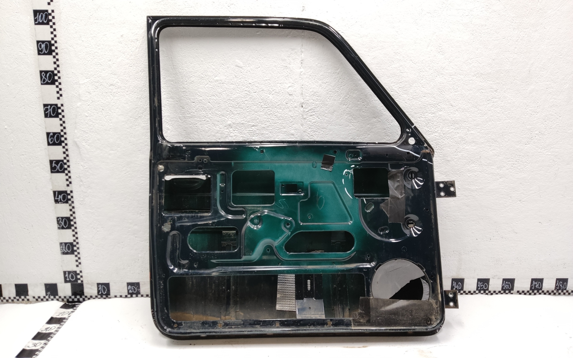 Дверь передняя левая Niva 2121