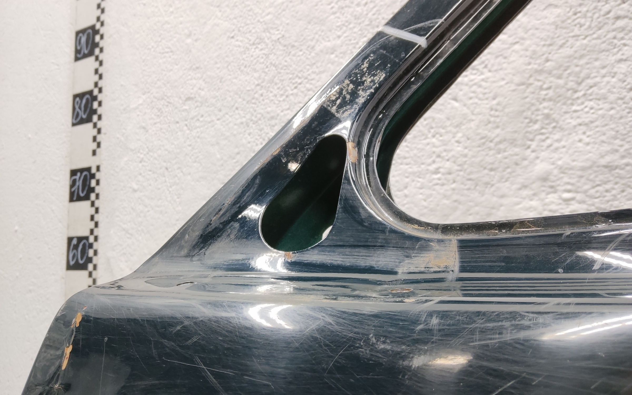 Дверь передняя левая Niva 2121