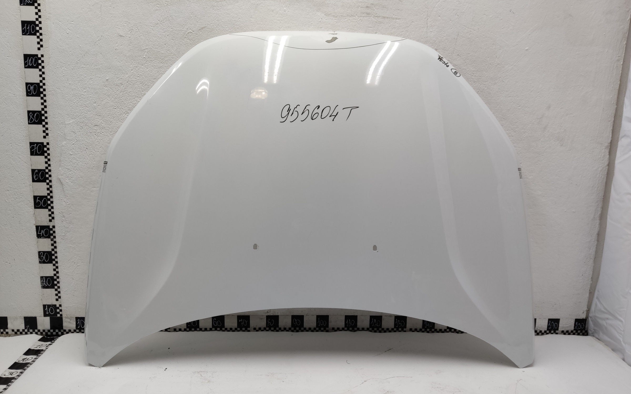 Капот Lada Vesta