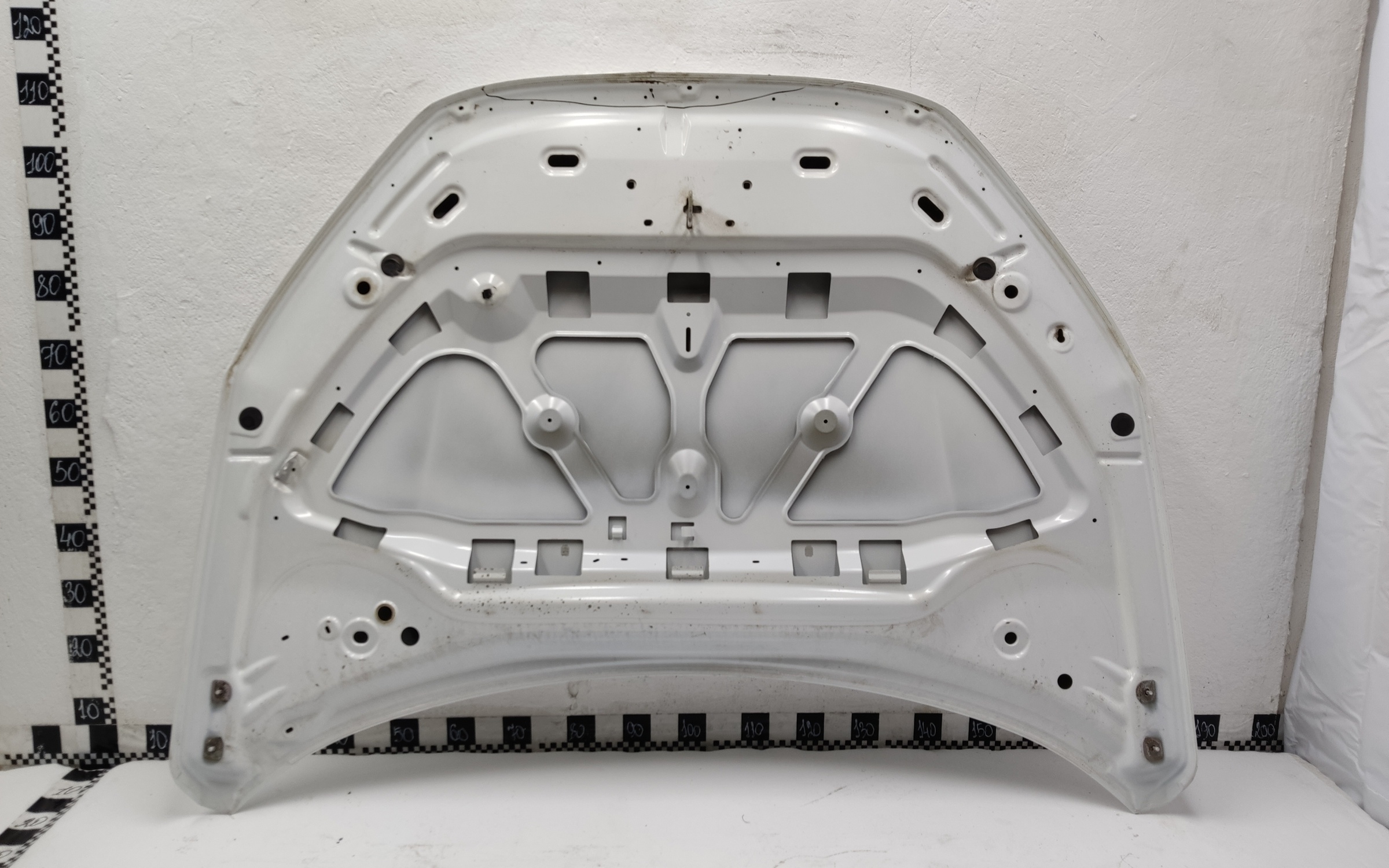 Капот Lada Vesta