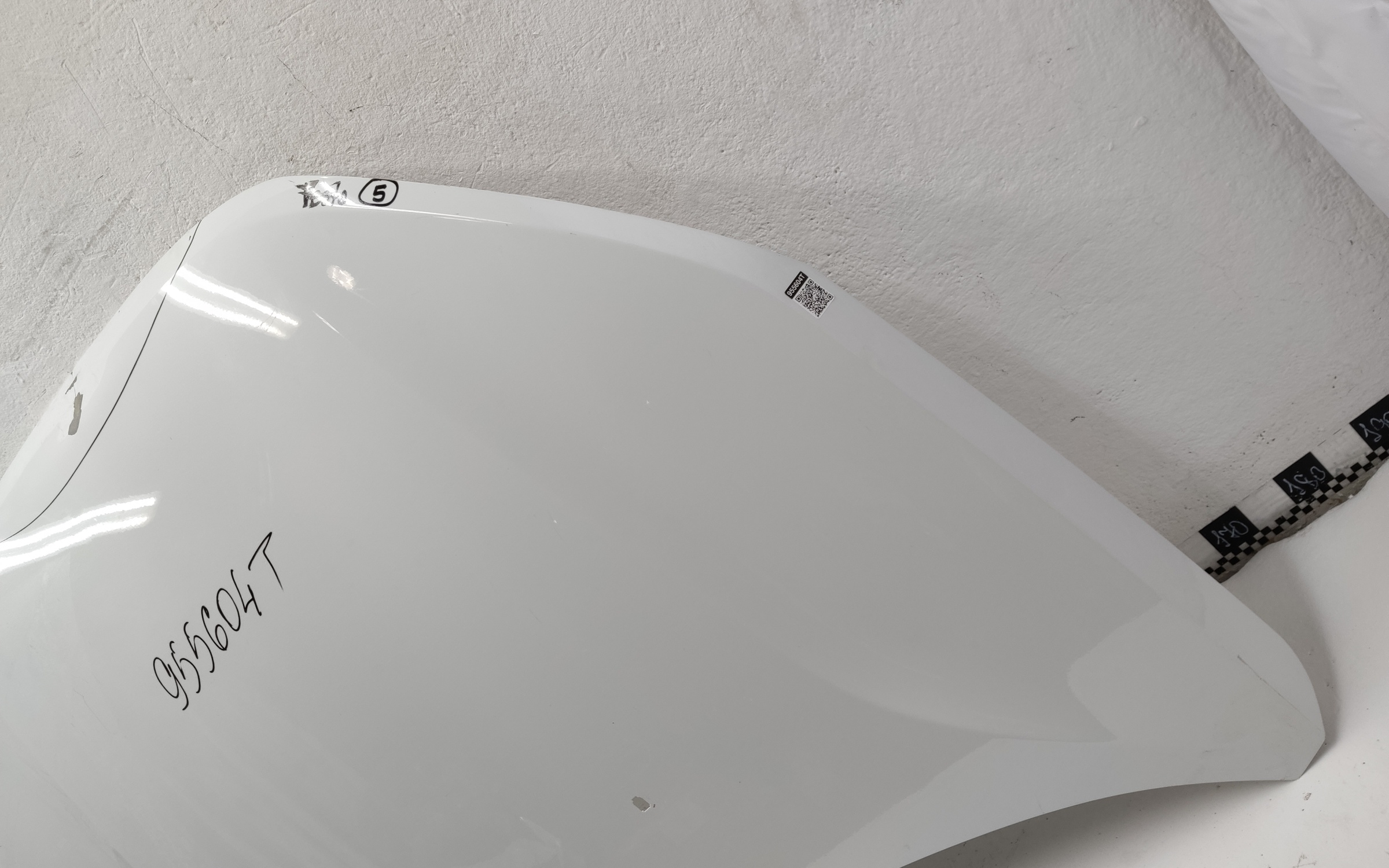 Капот Lada Vesta