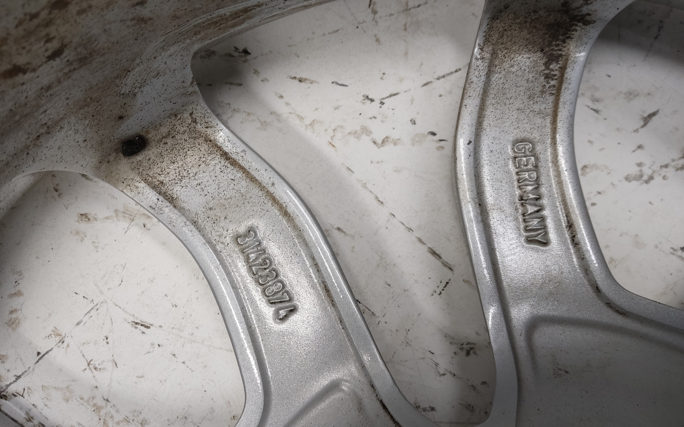 Диск колеса литой Volvo V40 Cross Country R17