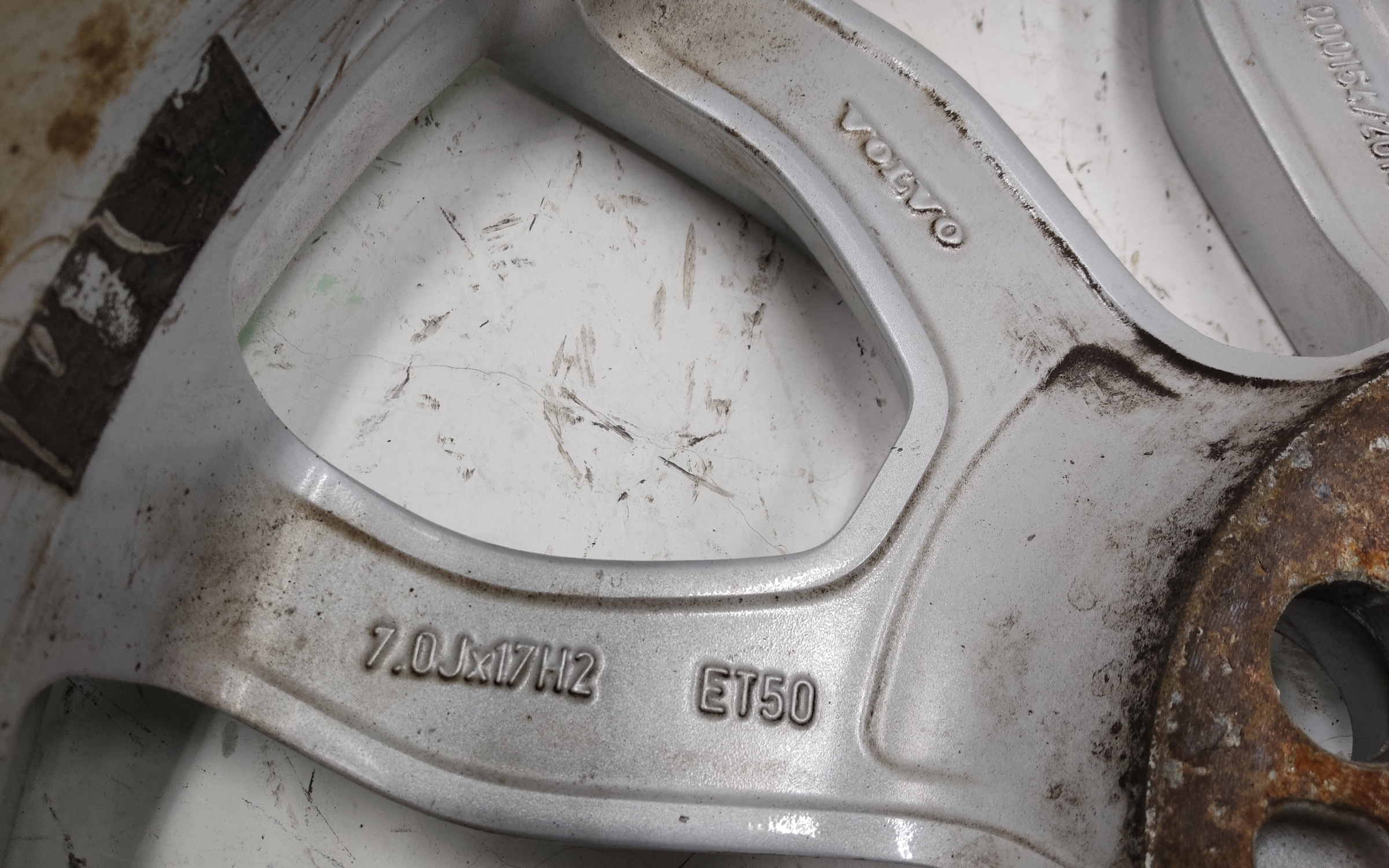 Диск колеса литой Volvo V40 Cross Country R17