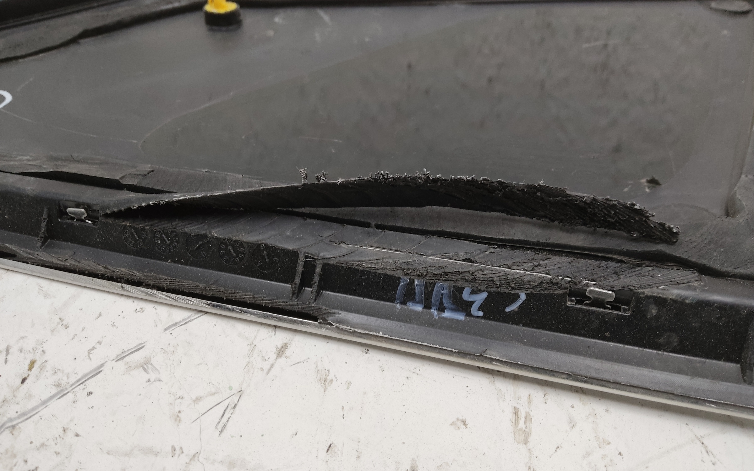 Стекло кузовное заднее левое Geely Cityray