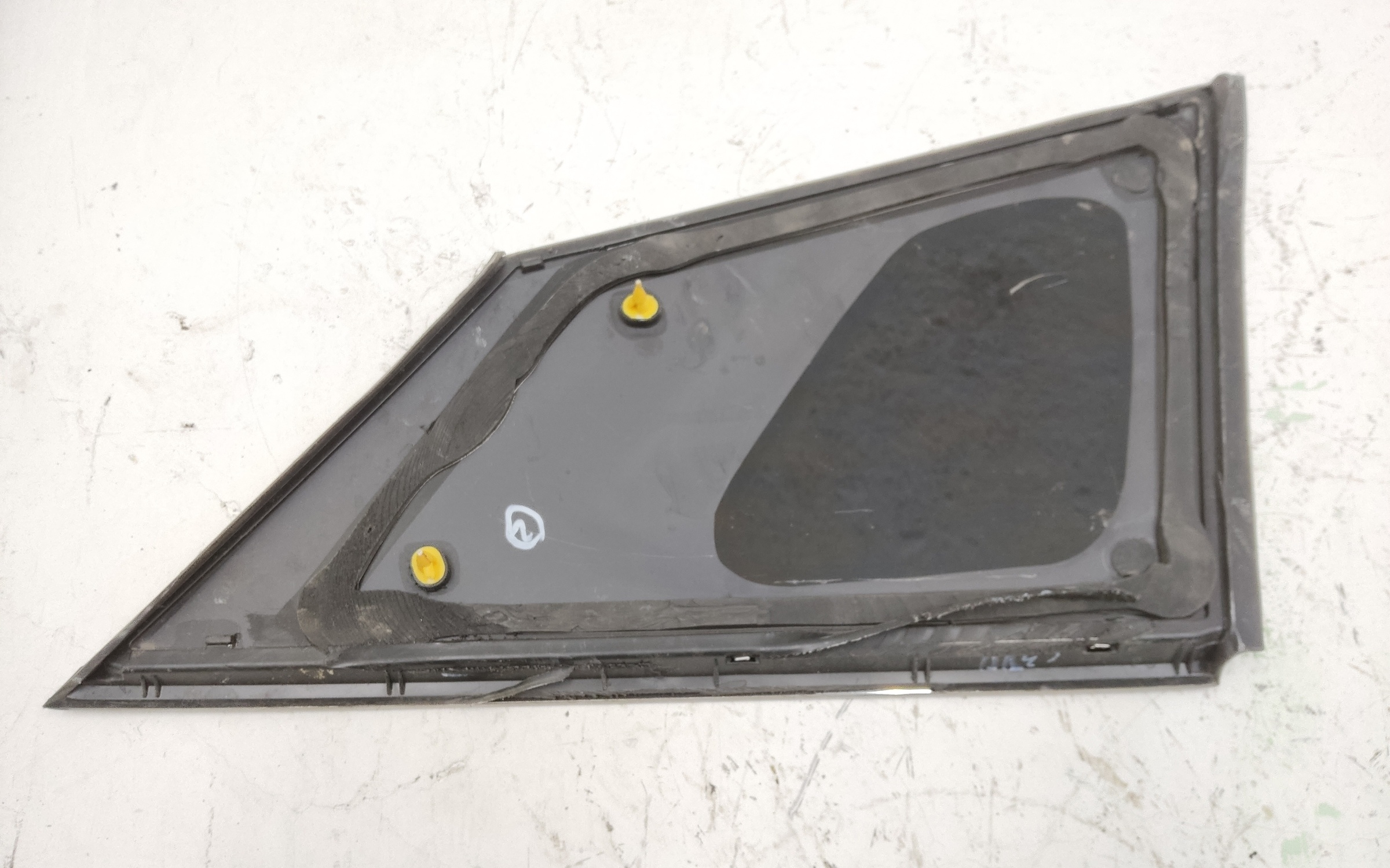 Стекло кузовное заднее левое Geely Cityray