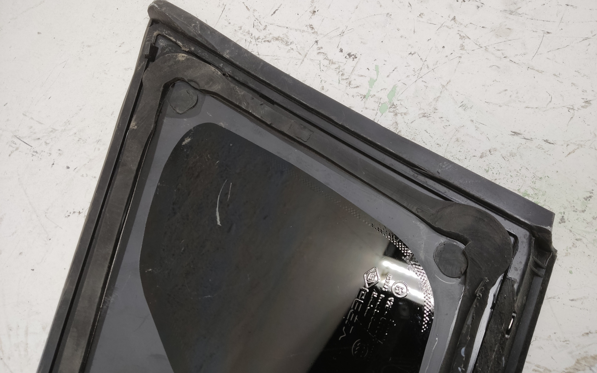 Стекло кузовное заднее левое Geely Cityray