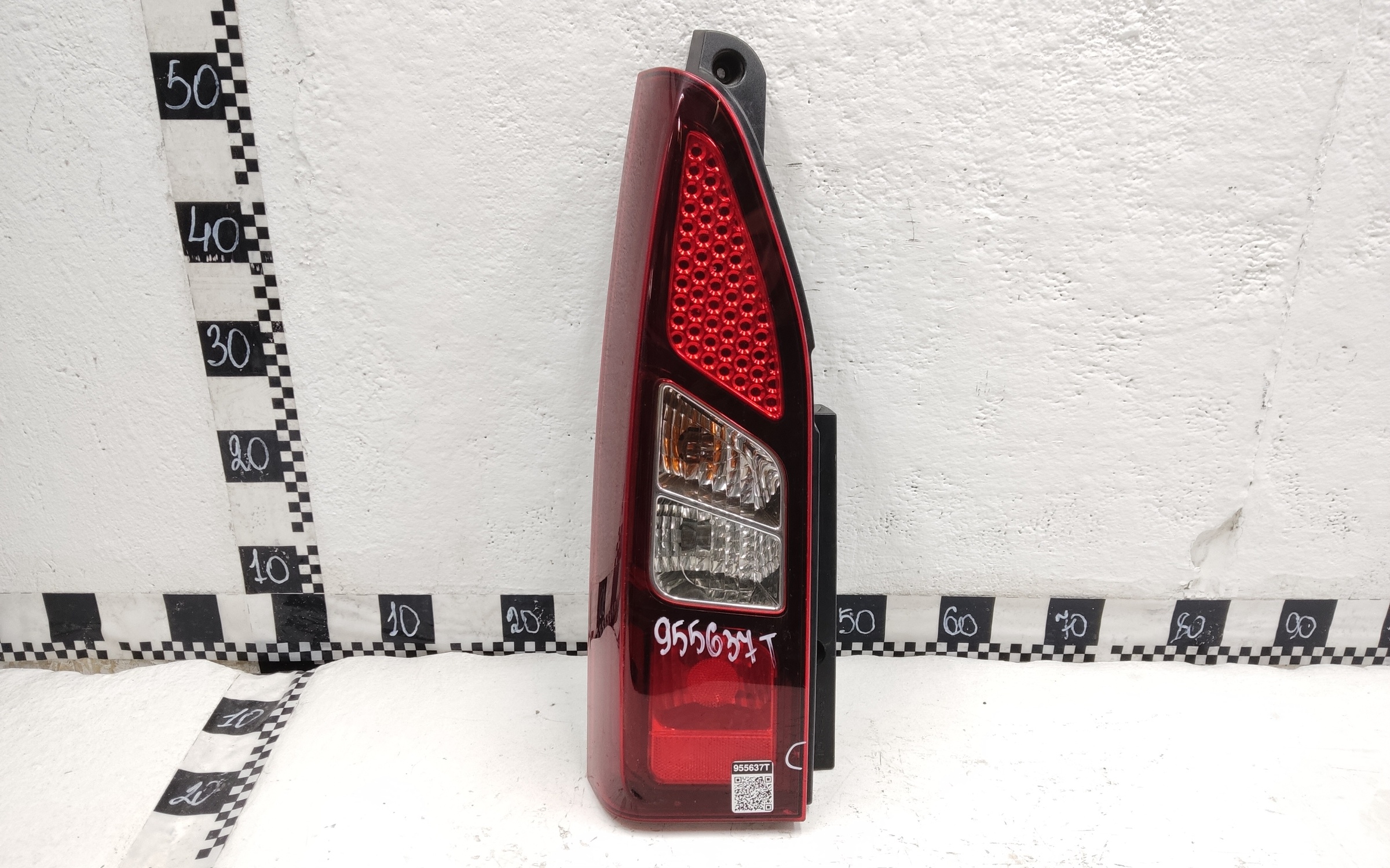 Фонарь задний левый наружный Citroen Berlingo 2 Restail  Компактвэн