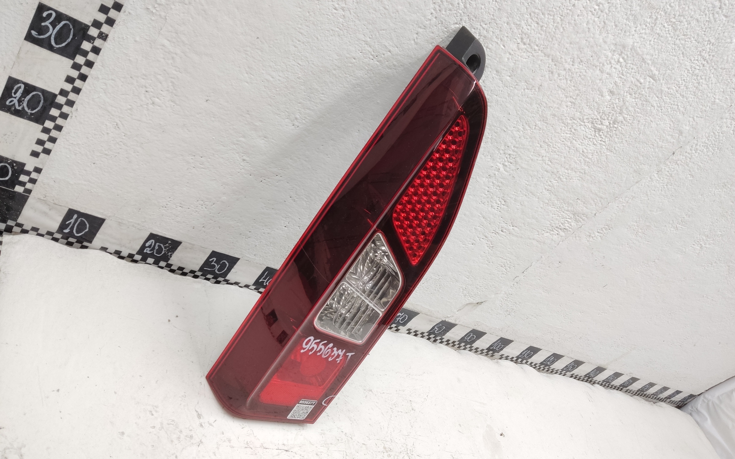 Фонарь задний левый наружный Citroen Berlingo 2 Restail  Компактвэн