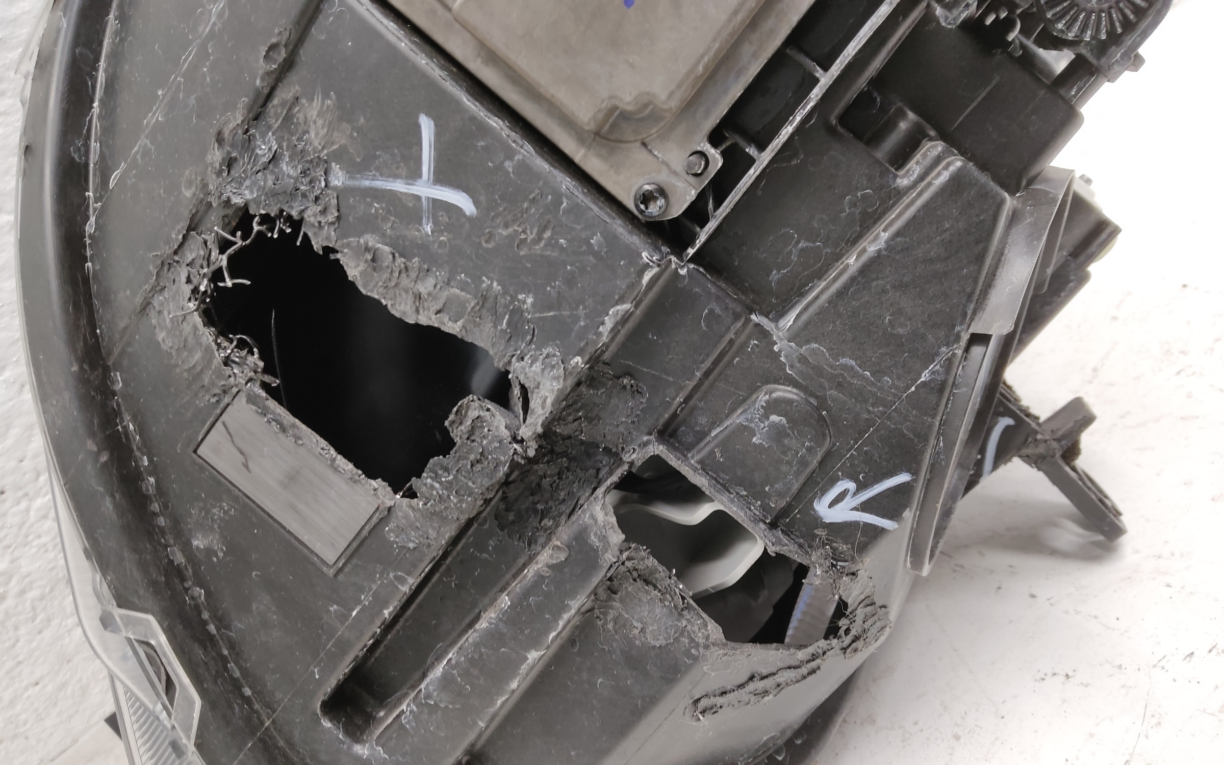 Фара передняя правая Omoda C5 LED