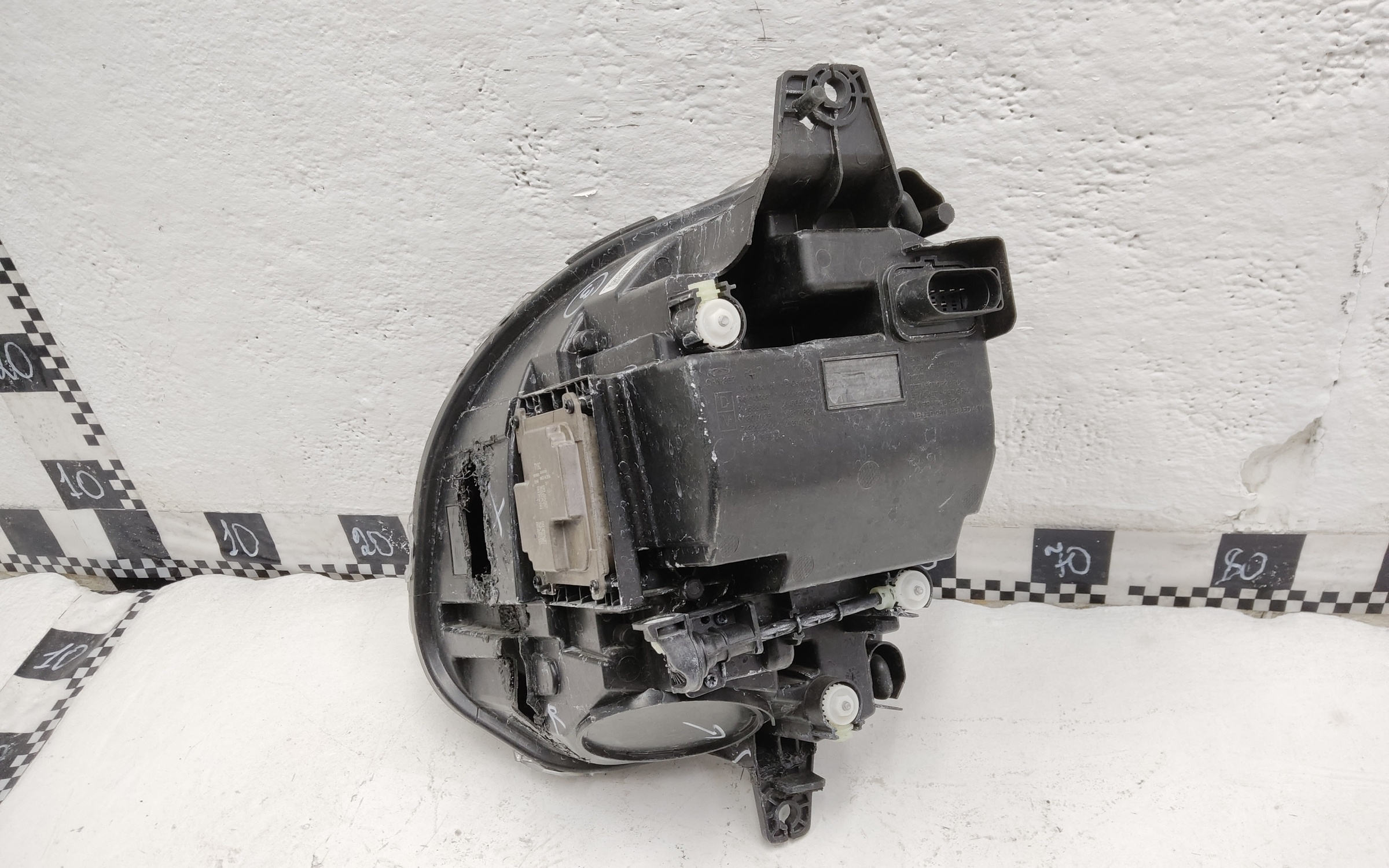 Фара передняя правая Omoda C5 LED