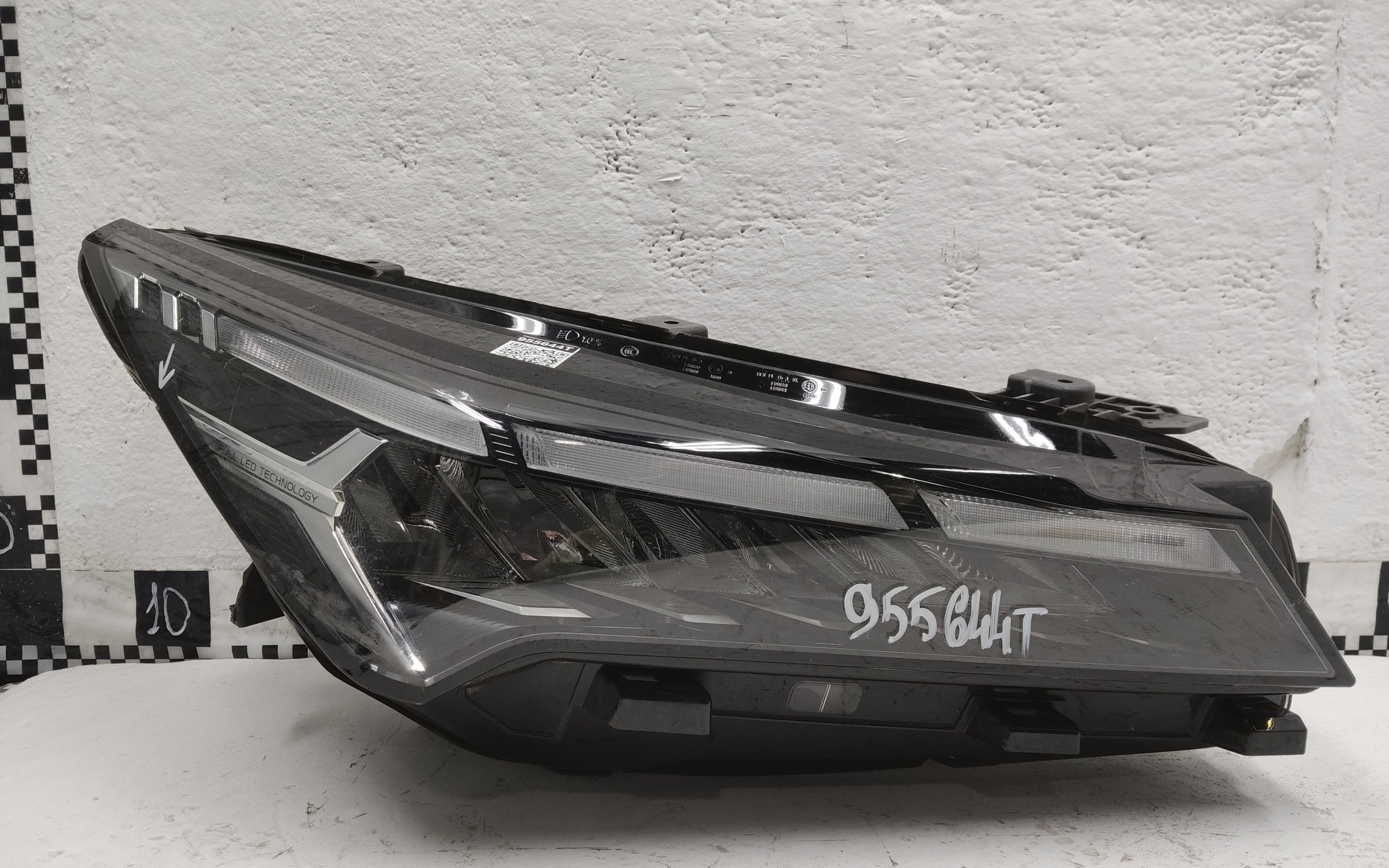 Фара передняя правая Geely Coolray Restail LED