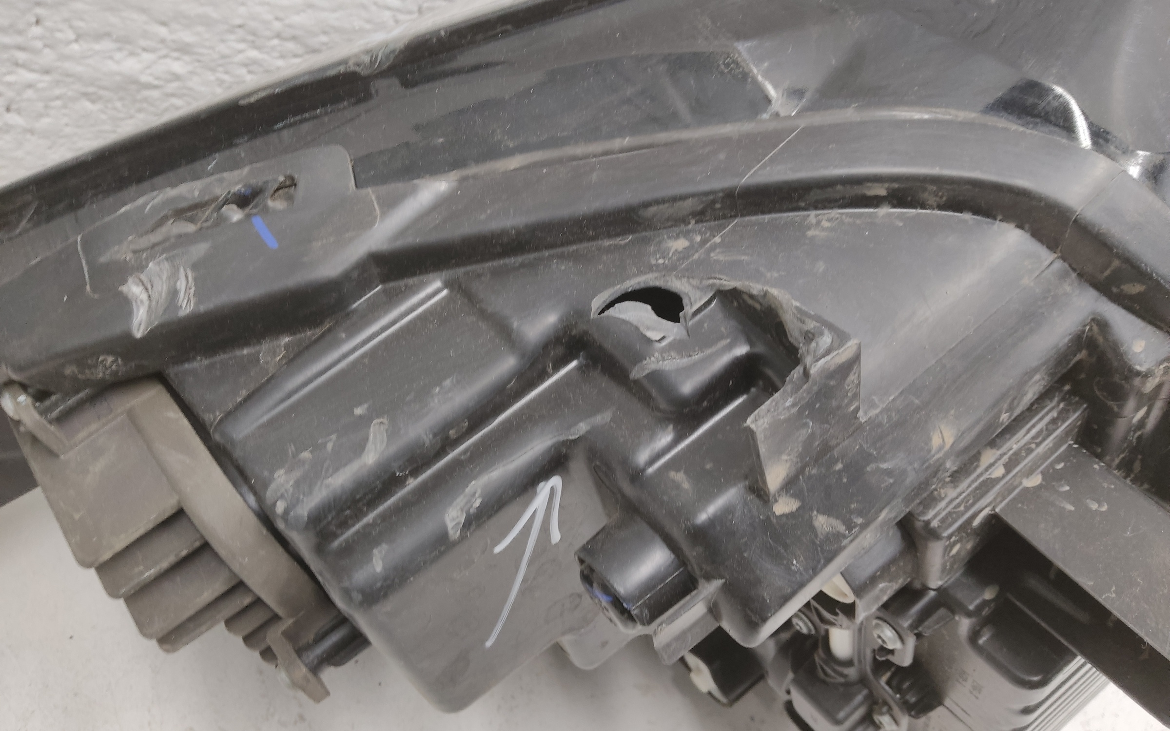 Фара передняя правая Geely Coolray Restail LED